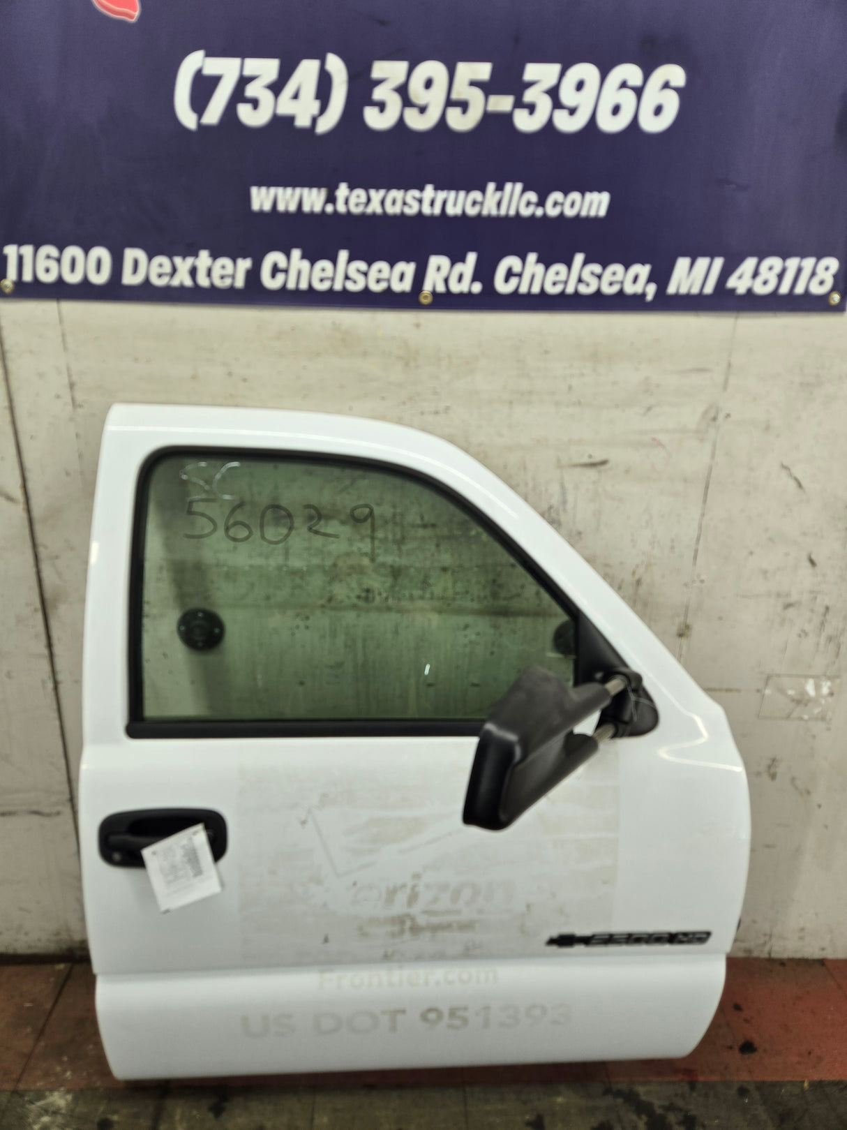 1999-2006 Chevrolet Silverado / GMC Sierra 1500 2500 3500 HD Front Passenger side Door RH - Summit White
