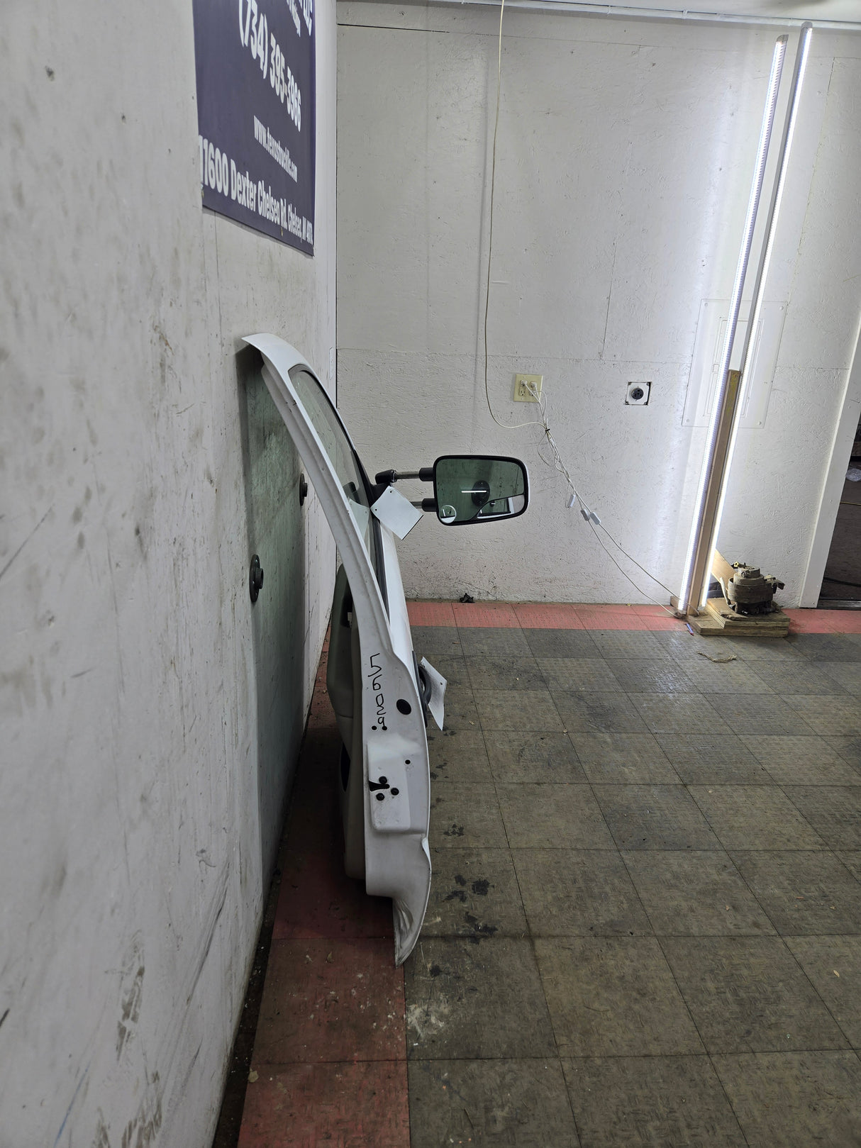 1999-2006 Chevrolet Silverado / GMC Sierra 1500 2500 3500 HD Front Passenger side Door RH - Summit White