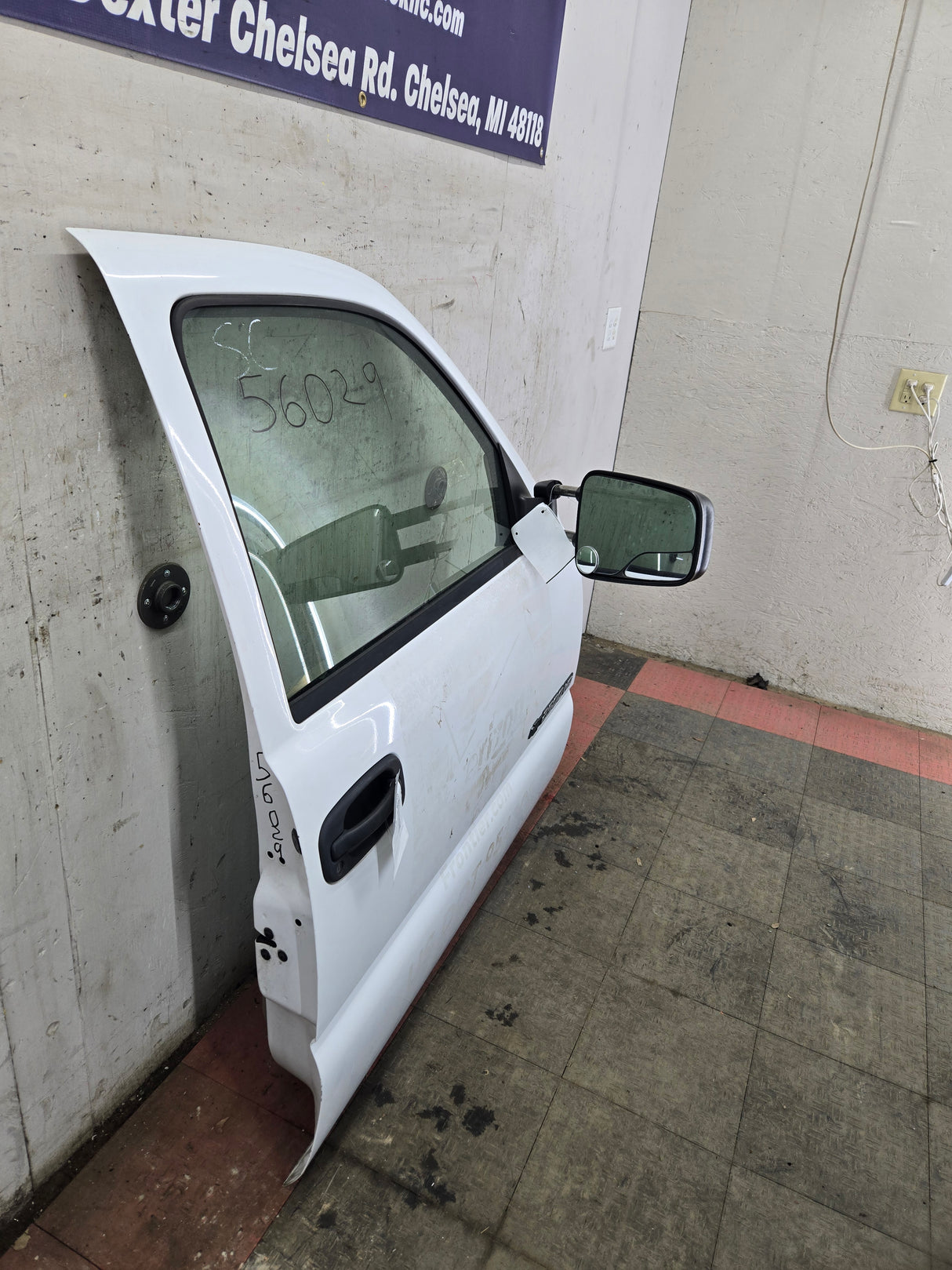 1999-2006 Chevrolet Silverado / GMC Sierra 1500 2500 3500 HD Front Passenger side Door RH - Summit White