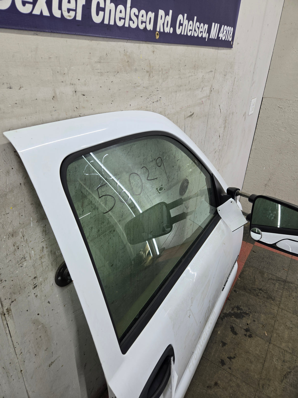 1999-2006 Chevrolet Silverado / GMC Sierra 1500 2500 3500 HD Front Passenger side Door RH - Summit White