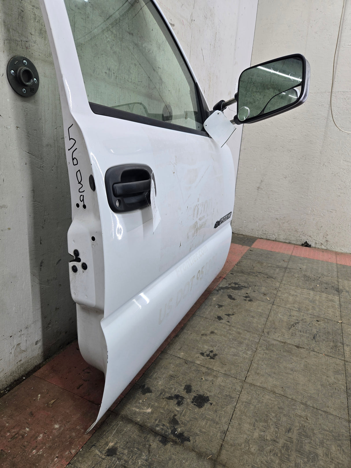 1999-2006 Chevrolet Silverado / GMC Sierra 1500 2500 3500 HD Front Passenger side Door RH - Summit White