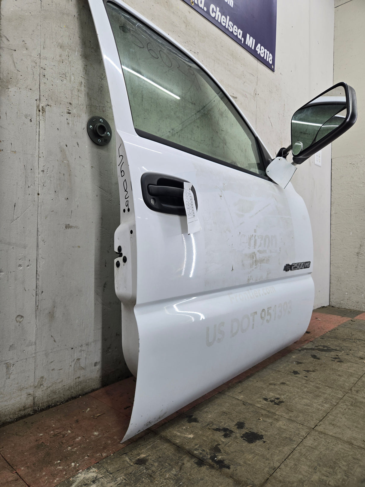 1999-2006 Chevrolet Silverado / GMC Sierra 1500 2500 3500 HD Front Passenger side Door RH - Summit White