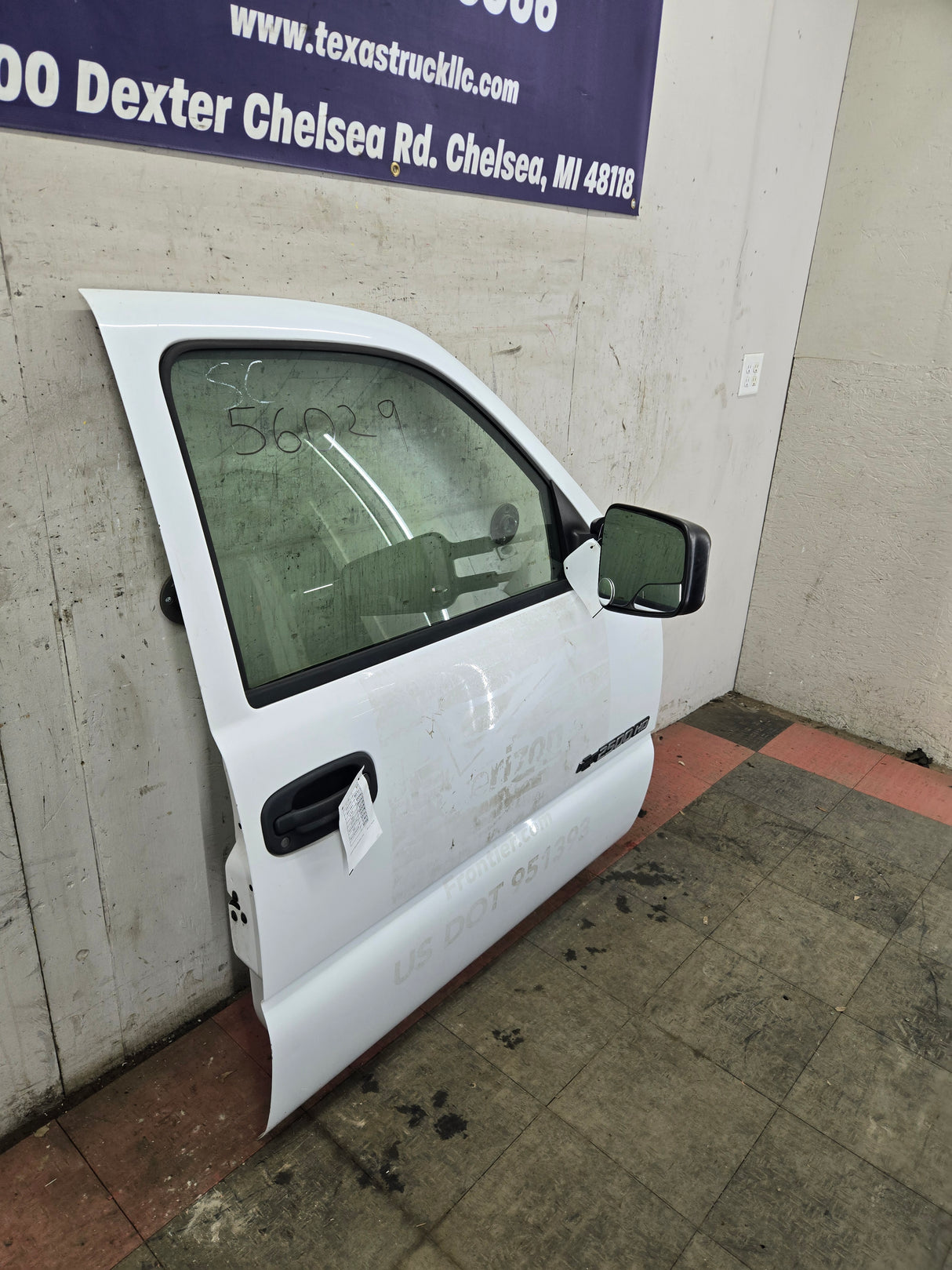 1999-2006 Chevrolet Silverado / GMC Sierra 1500 2500 3500 HD Front Passenger side Door RH - Summit White