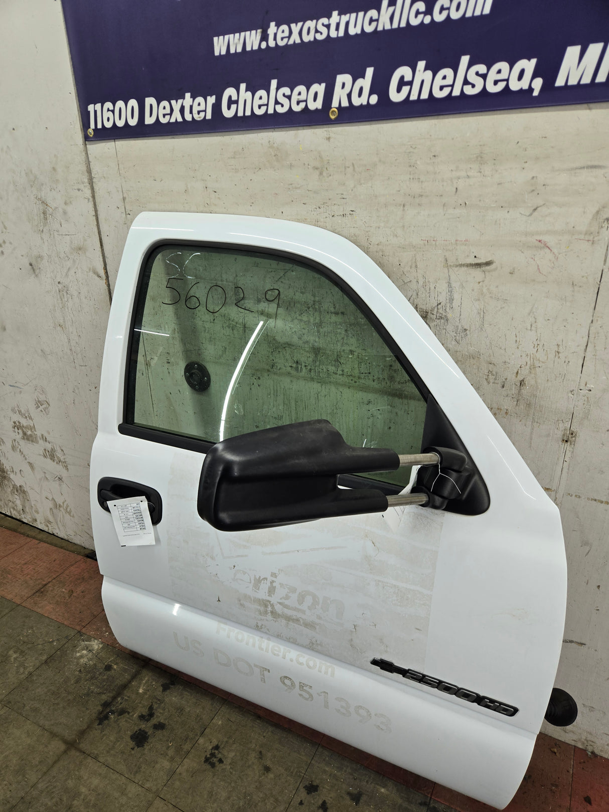 1999-2006 Chevrolet Silverado / GMC Sierra 1500 2500 3500 HD Front Passenger side Door RH - Summit White