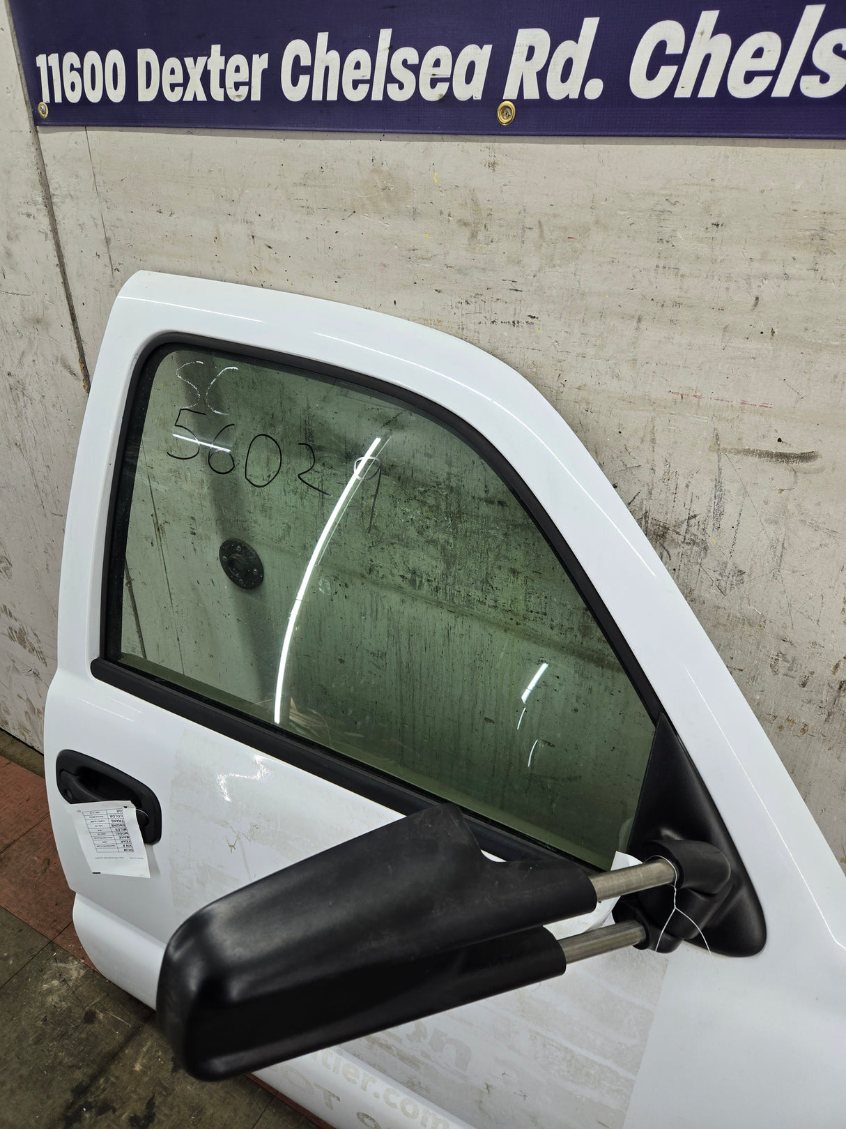 1999-2006 Chevrolet Silverado / GMC Sierra 1500 2500 3500 HD Front Passenger side Door RH - Summit White