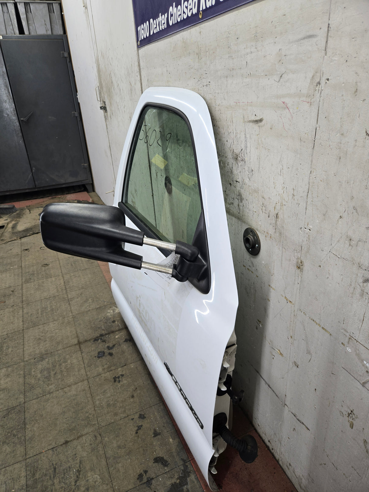 1999-2006 Chevrolet Silverado / GMC Sierra 1500 2500 3500 HD Front Passenger side Door RH - Summit White