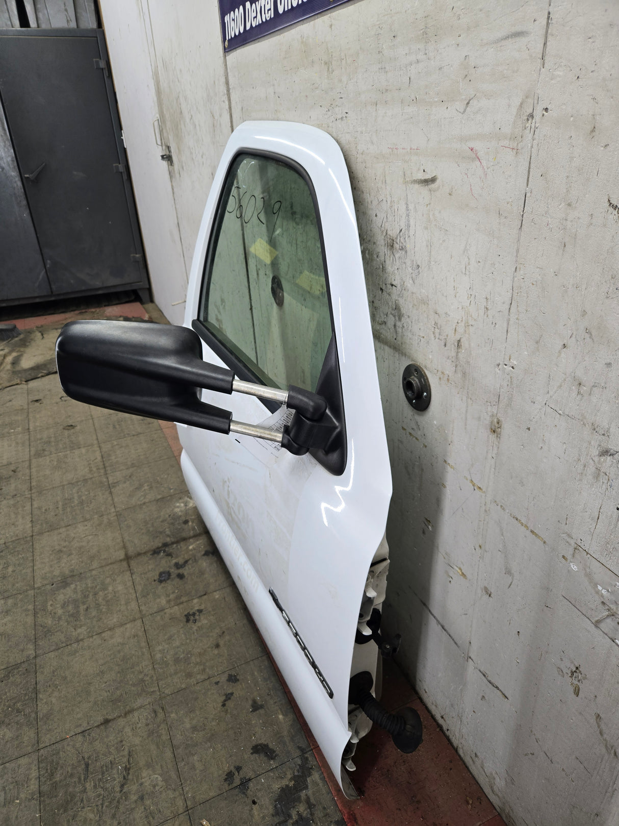 1999-2006 Chevrolet Silverado / GMC Sierra 1500 2500 3500 HD Front Passenger side Door RH - Summit White