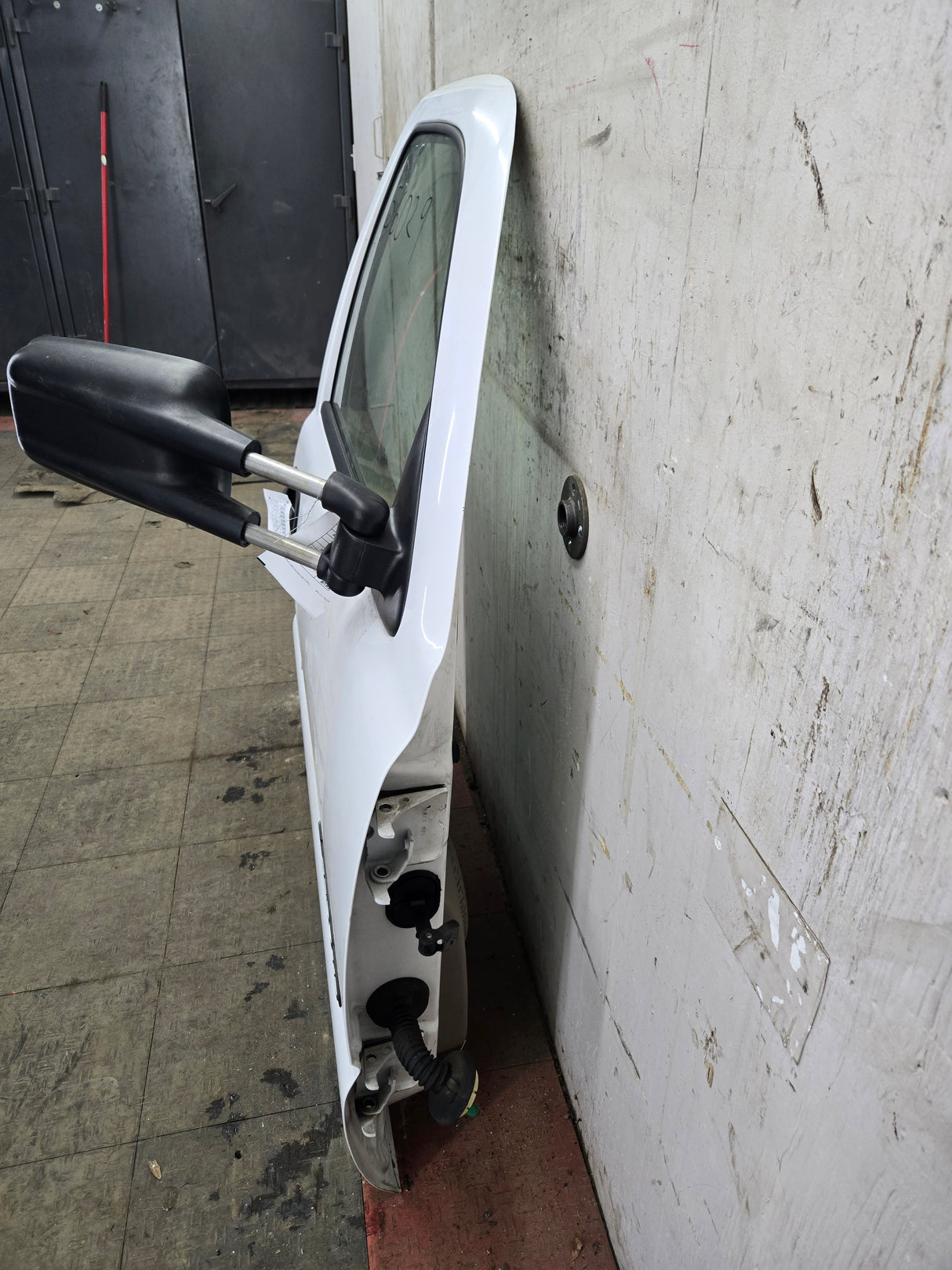 1999-2006 Chevrolet Silverado / GMC Sierra 1500 2500 3500 HD Front Passenger side Door RH - Summit White