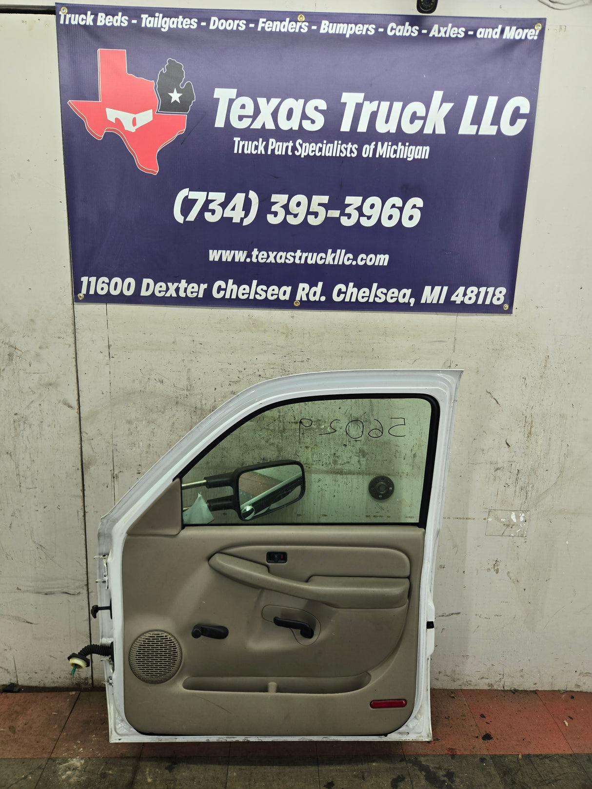 1999-2006 Chevrolet Silverado / GMC Sierra 1500 2500 3500 HD Front Passenger side Door RH - Summit White