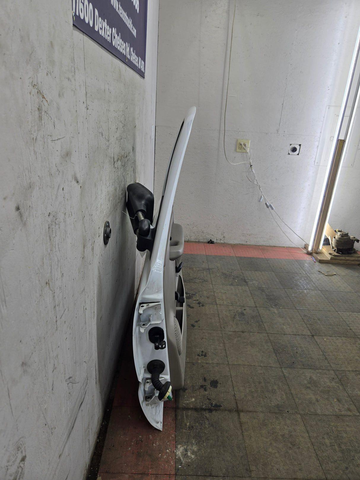 1999-2006 Chevrolet Silverado / GMC Sierra 1500 2500 3500 HD Front Passenger side Door RH - Summit White