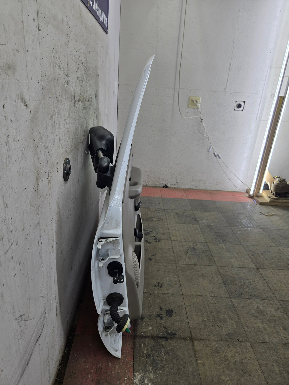 1999-2006 Chevrolet Silverado / GMC Sierra 1500 2500 3500 HD Front Passenger side Door RH - Summit White