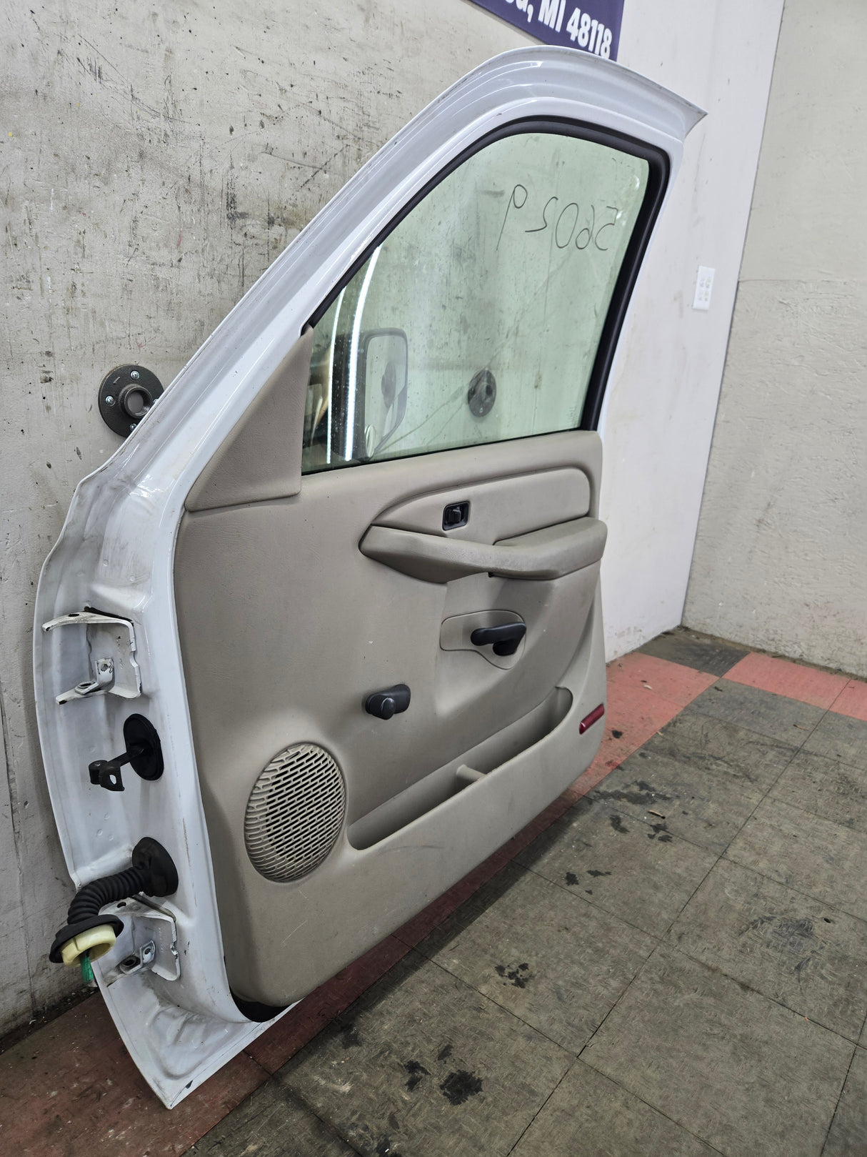 1999-2006 Chevrolet Silverado / GMC Sierra 1500 2500 3500 HD Front Passenger side Door RH - Summit White