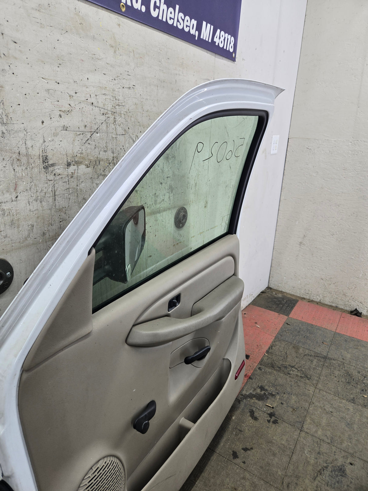 1999-2006 Chevrolet Silverado / GMC Sierra 1500 2500 3500 HD Front Passenger side Door RH - Summit White