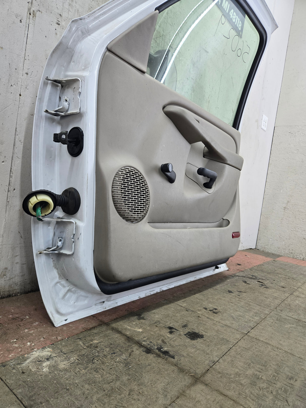 1999-2006 Chevrolet Silverado / GMC Sierra 1500 2500 3500 HD Front Passenger side Door RH - Summit White