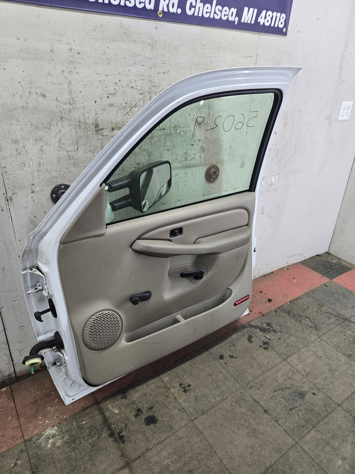 1999-2006 Chevrolet Silverado / GMC Sierra 1500 2500 3500 HD Front Passenger side Door RH - Summit White