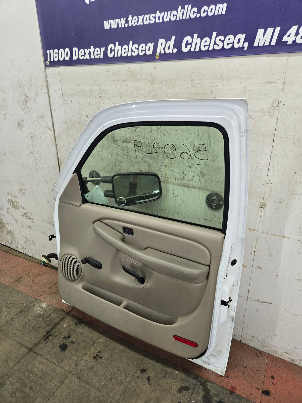 1999-2006 Chevrolet Silverado / GMC Sierra 1500 2500 3500 HD Front Passenger side Door RH - Summit White