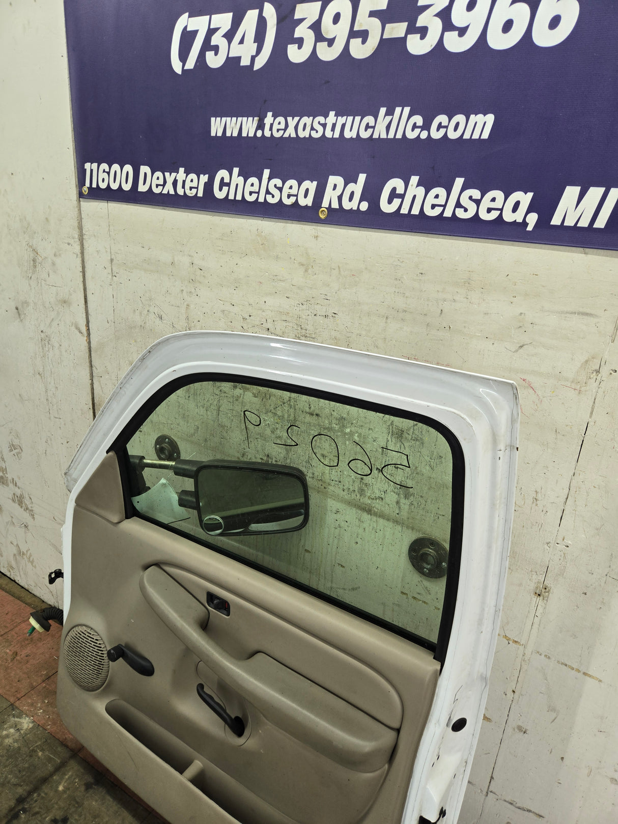 1999-2006 Chevrolet Silverado / GMC Sierra 1500 2500 3500 HD Front Passenger side Door RH - Summit White