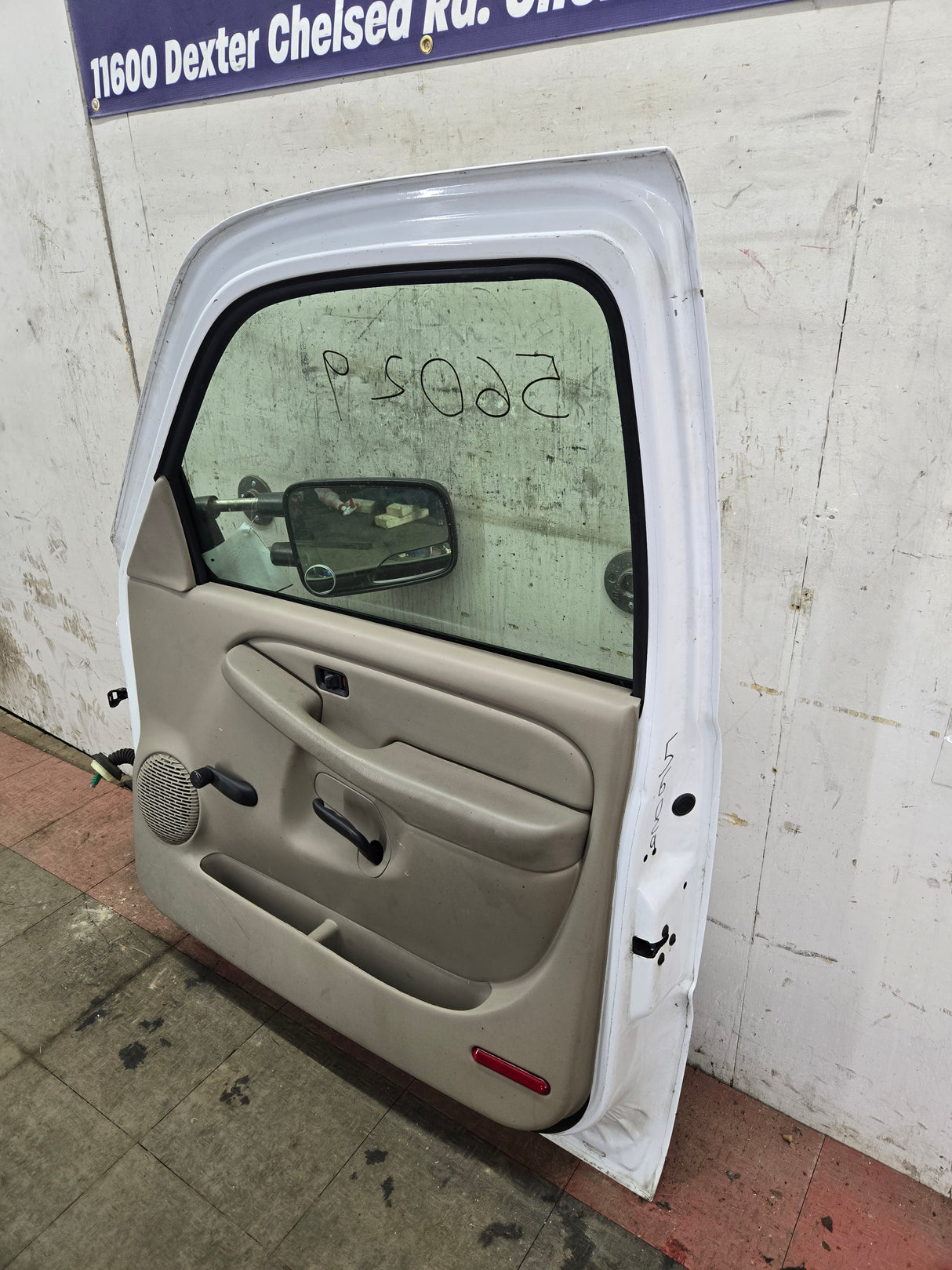 1999-2006 Chevrolet Silverado / GMC Sierra 1500 2500 3500 HD Front Passenger side Door RH - Summit White