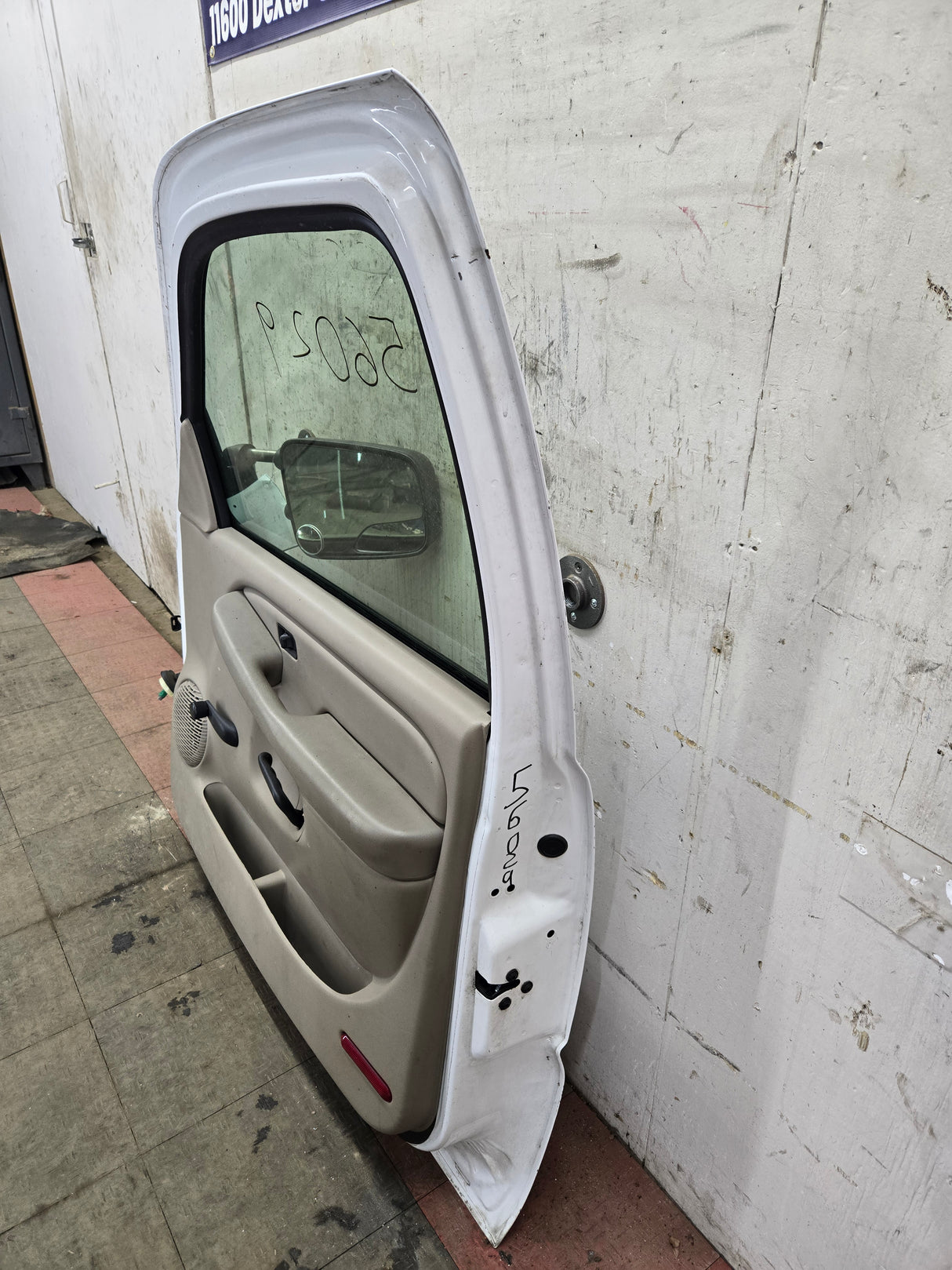 1999-2006 Chevrolet Silverado / GMC Sierra 1500 2500 3500 HD Front Passenger side Door RH - Summit White