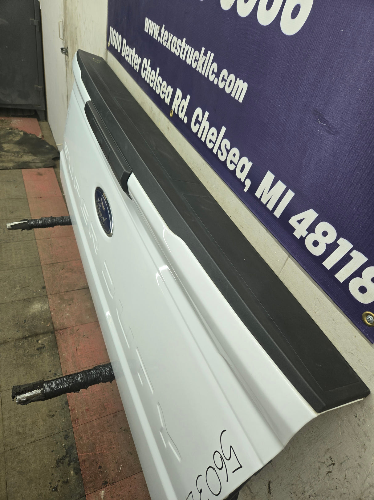 2023-2025 Ford Super Duty F250 F350 F450 F550 Tailgate - Oxford White New Take off