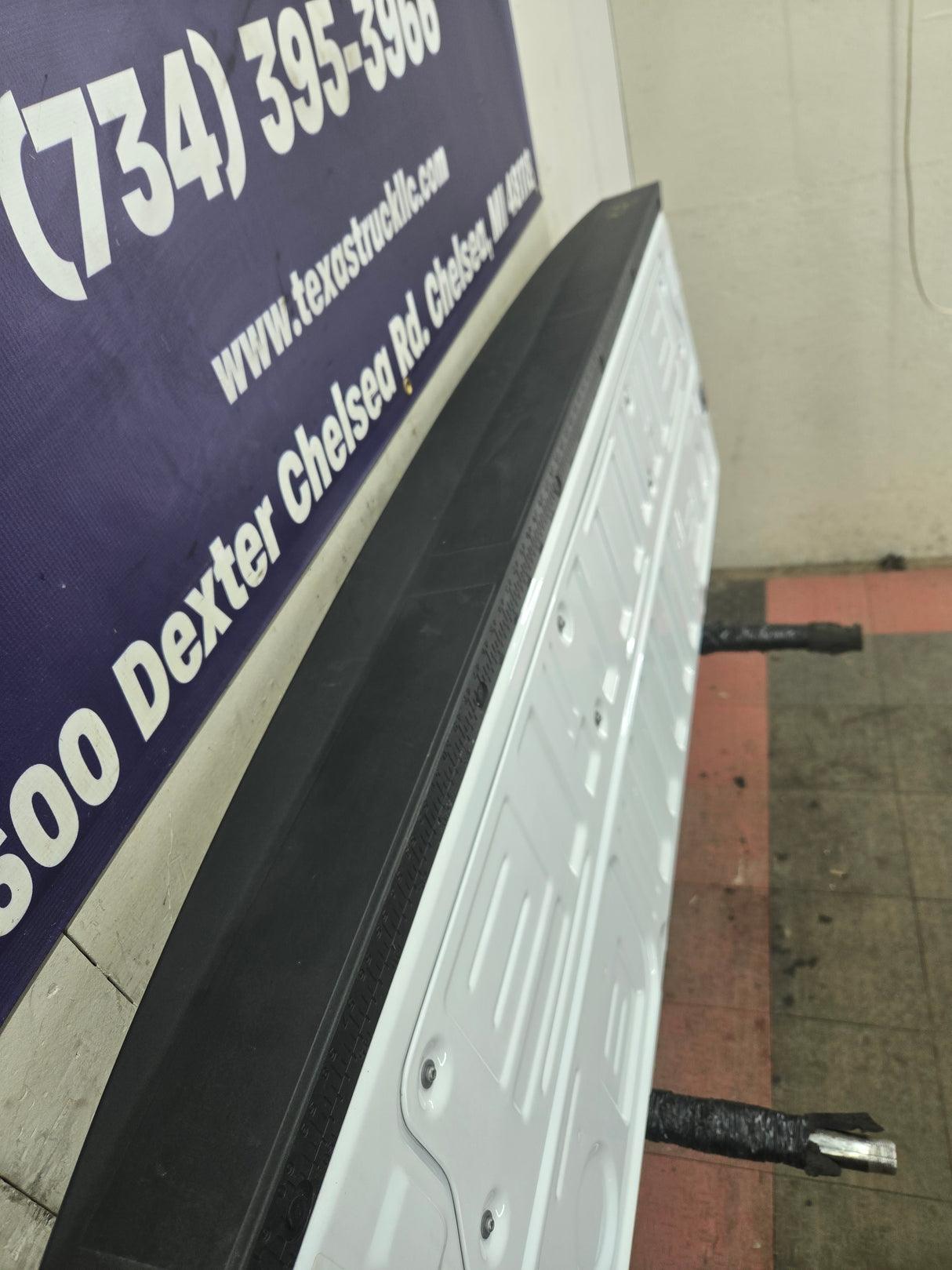 2023-2025 Ford Super Duty F250 F350 F450 F550 Tailgate - Oxford White New Take off