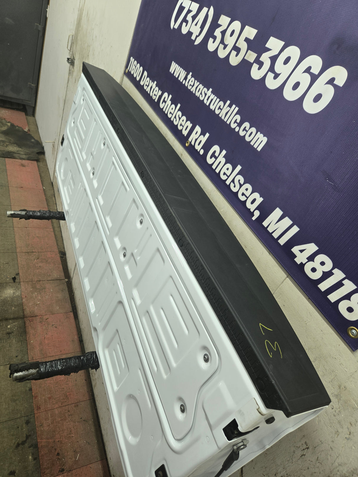 2023-2025 Ford Super Duty F250 F350 F450 F550 Tailgate - Oxford White New Take off