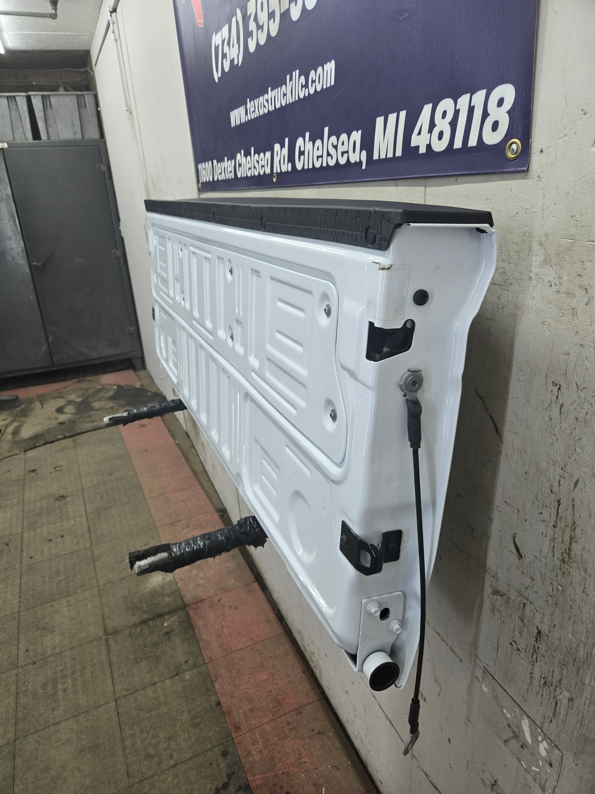 2023-2025 Ford Super Duty F250 F350 F450 F550 Tailgate - Oxford White New Take off