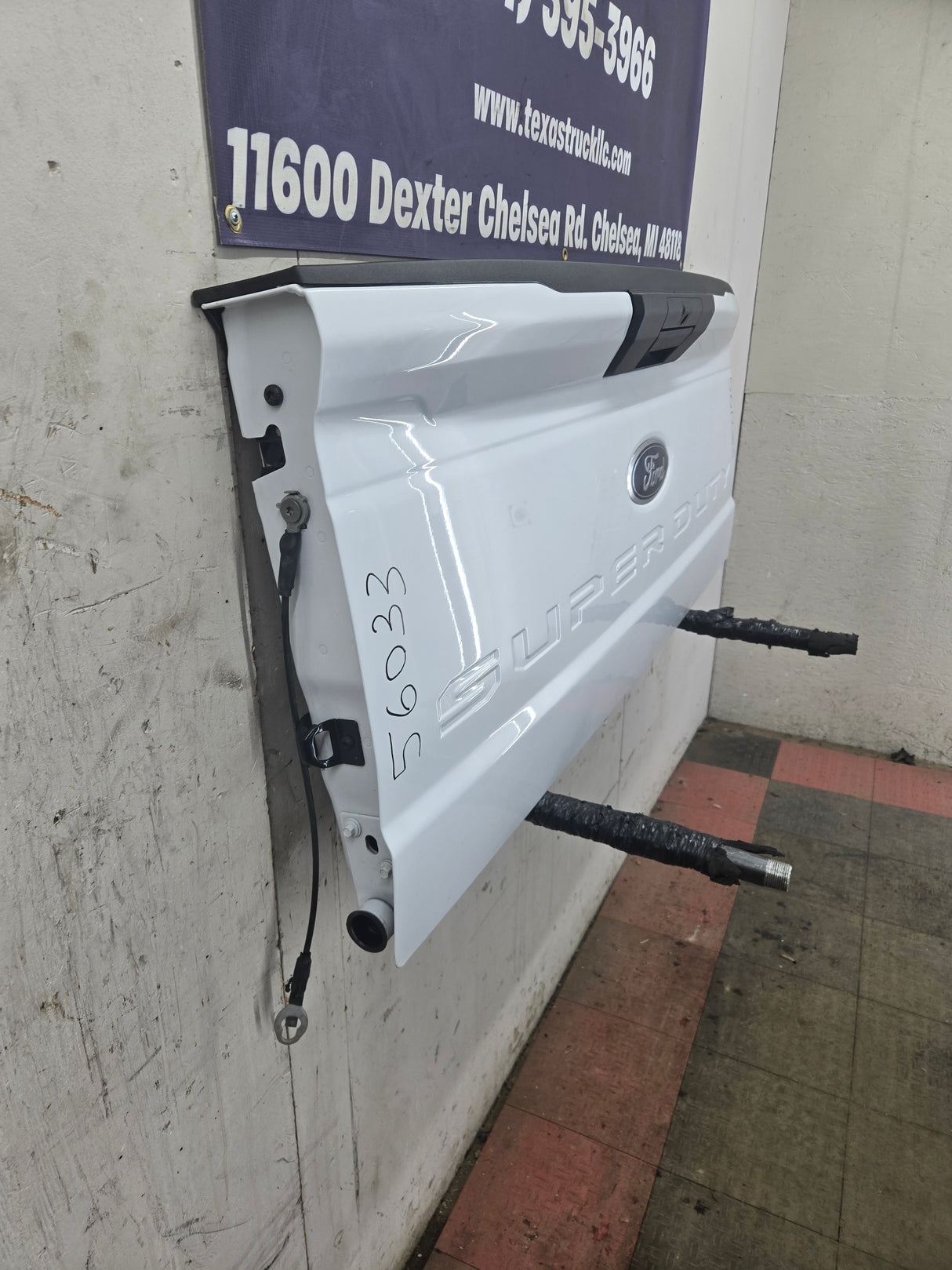 2023-2025 Ford Super Duty F250 F350 F450 F550 Tailgate - Oxford White NEW TAKE OFF