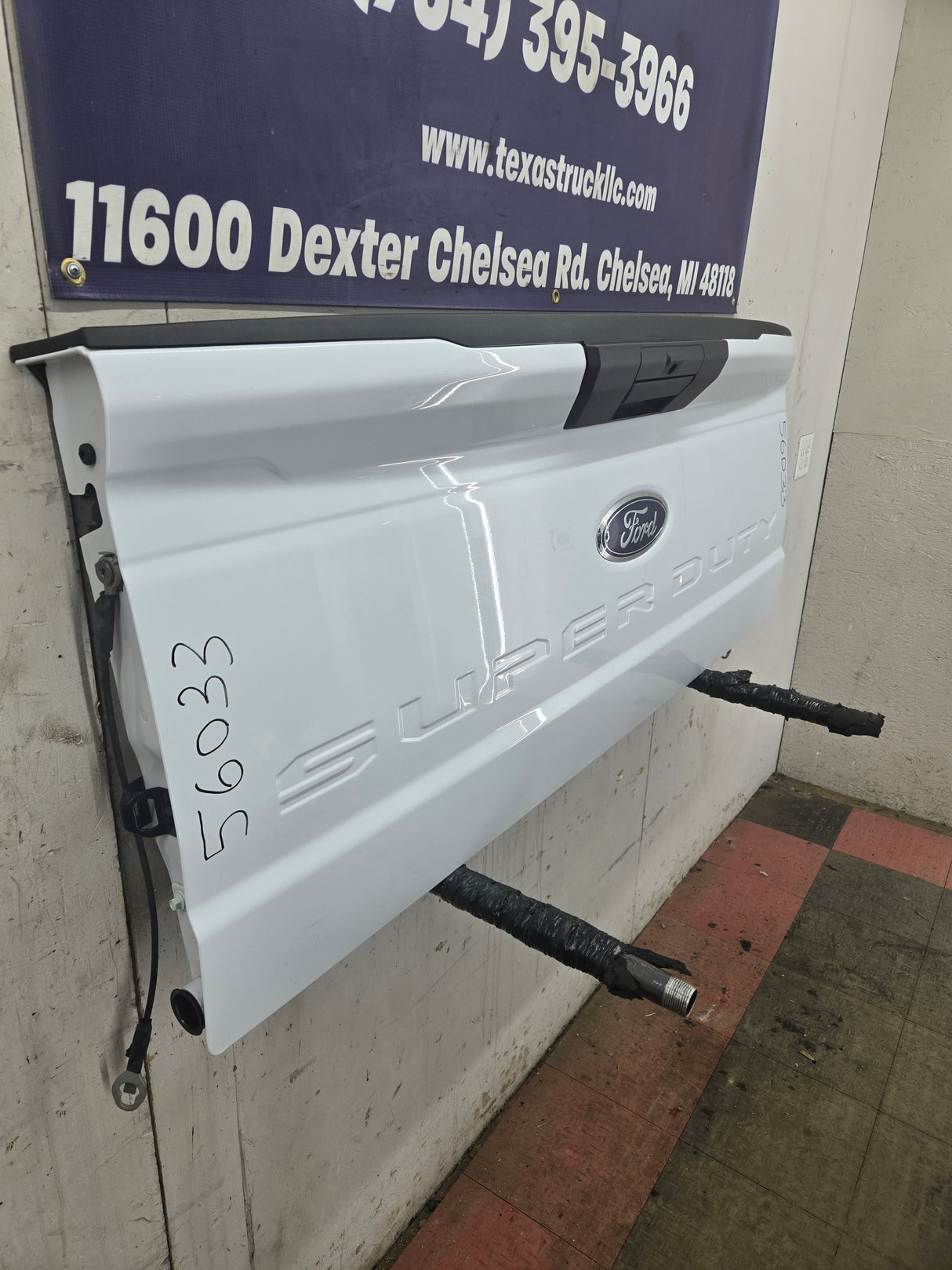 2023-2025 Ford Super Duty F250 F350 F450 F550 Tailgate - Oxford White NEW TAKE OFF