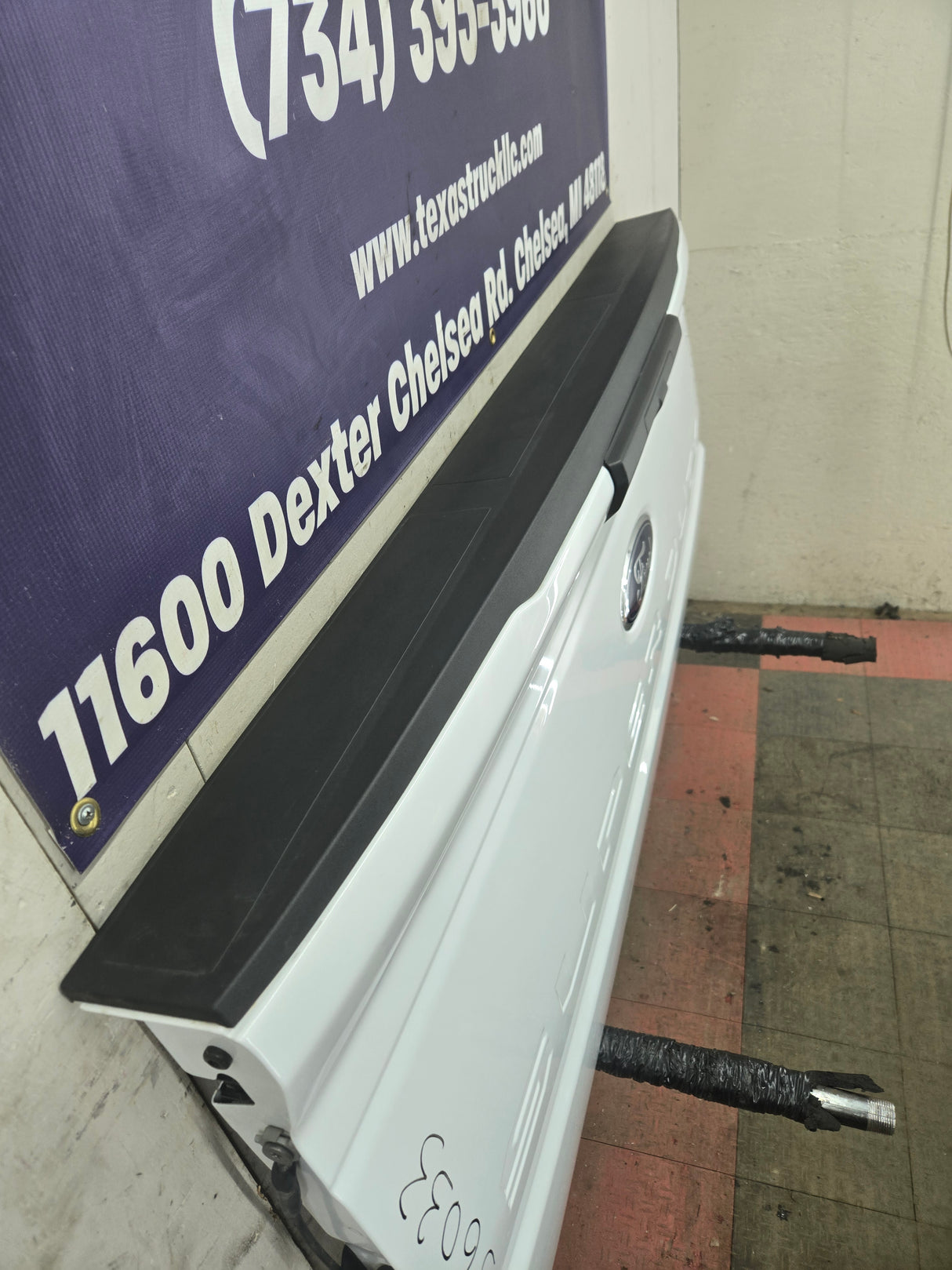 2023-2025 Ford Super Duty F250 F350 F450 F550 Tailgate - Oxford White NEW TAKE OFF