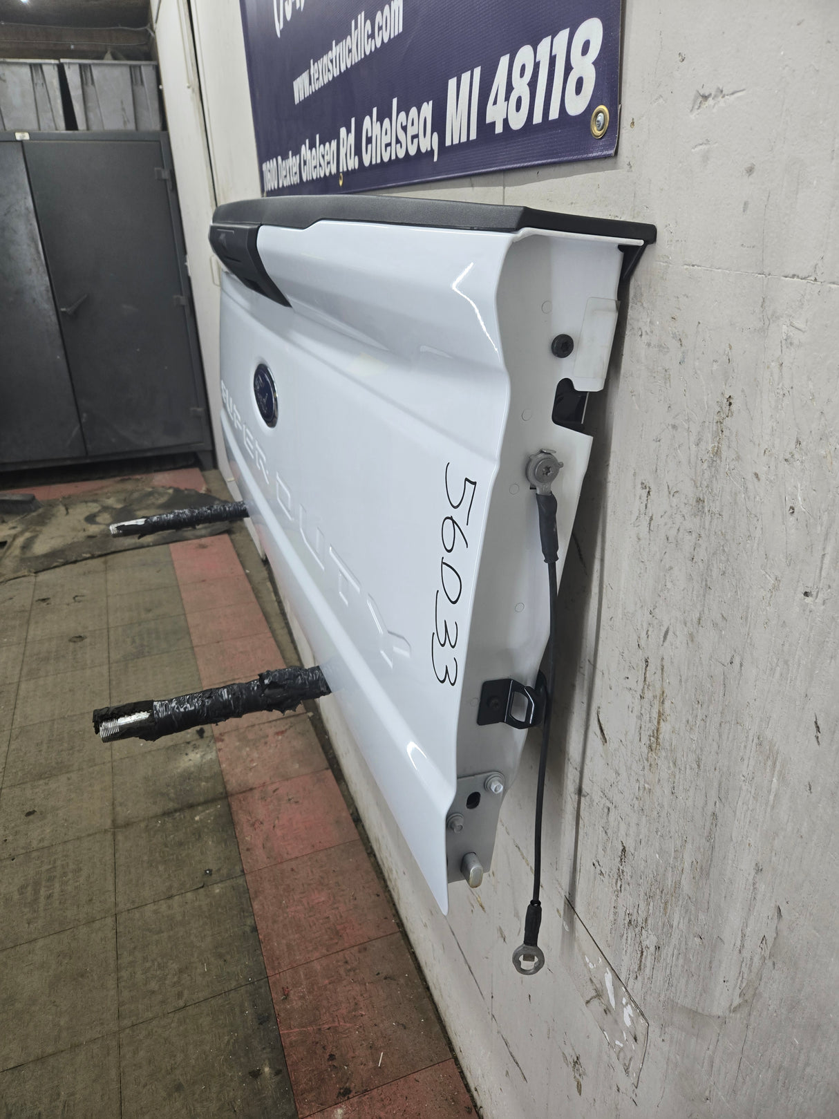 2023-2025 Ford Super Duty F250 F350 F450 F550 Tailgate - Oxford White NEW TAKE OFF