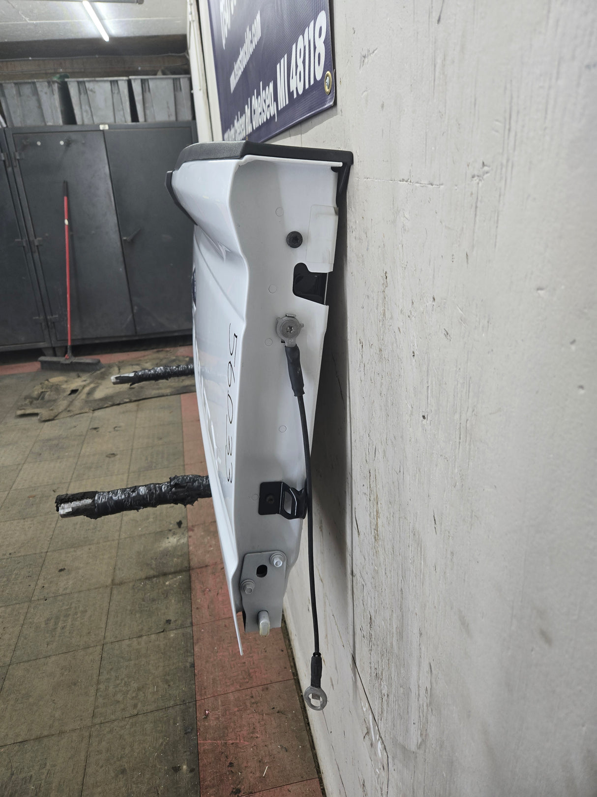 2023-2025 Ford Super Duty F250 F350 F450 F550 Tailgate - Oxford White NEW TAKE OFF