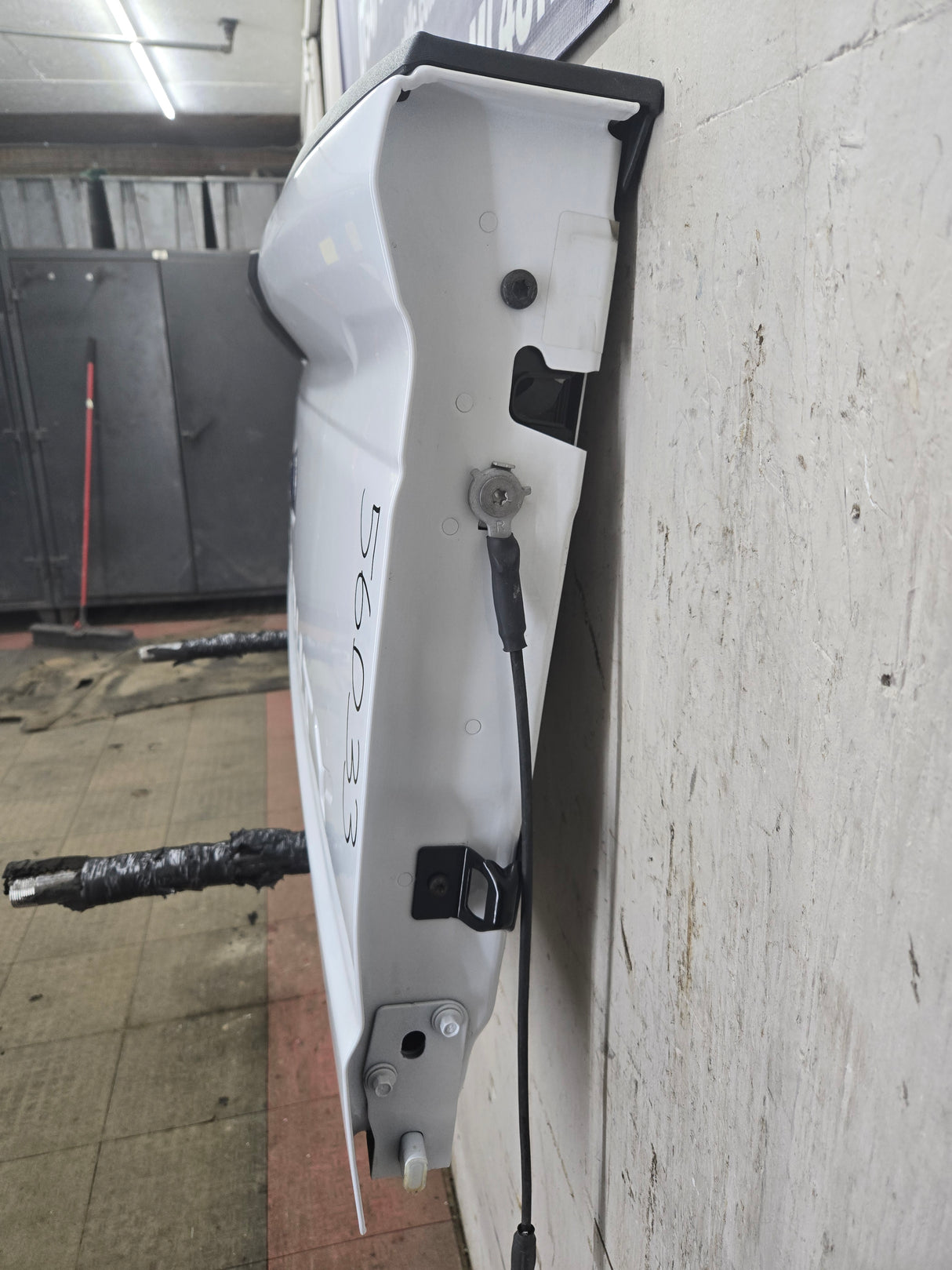 2023-2025 Ford Super Duty F250 F350 F450 F550 Tailgate - Oxford White NEW TAKE OFF