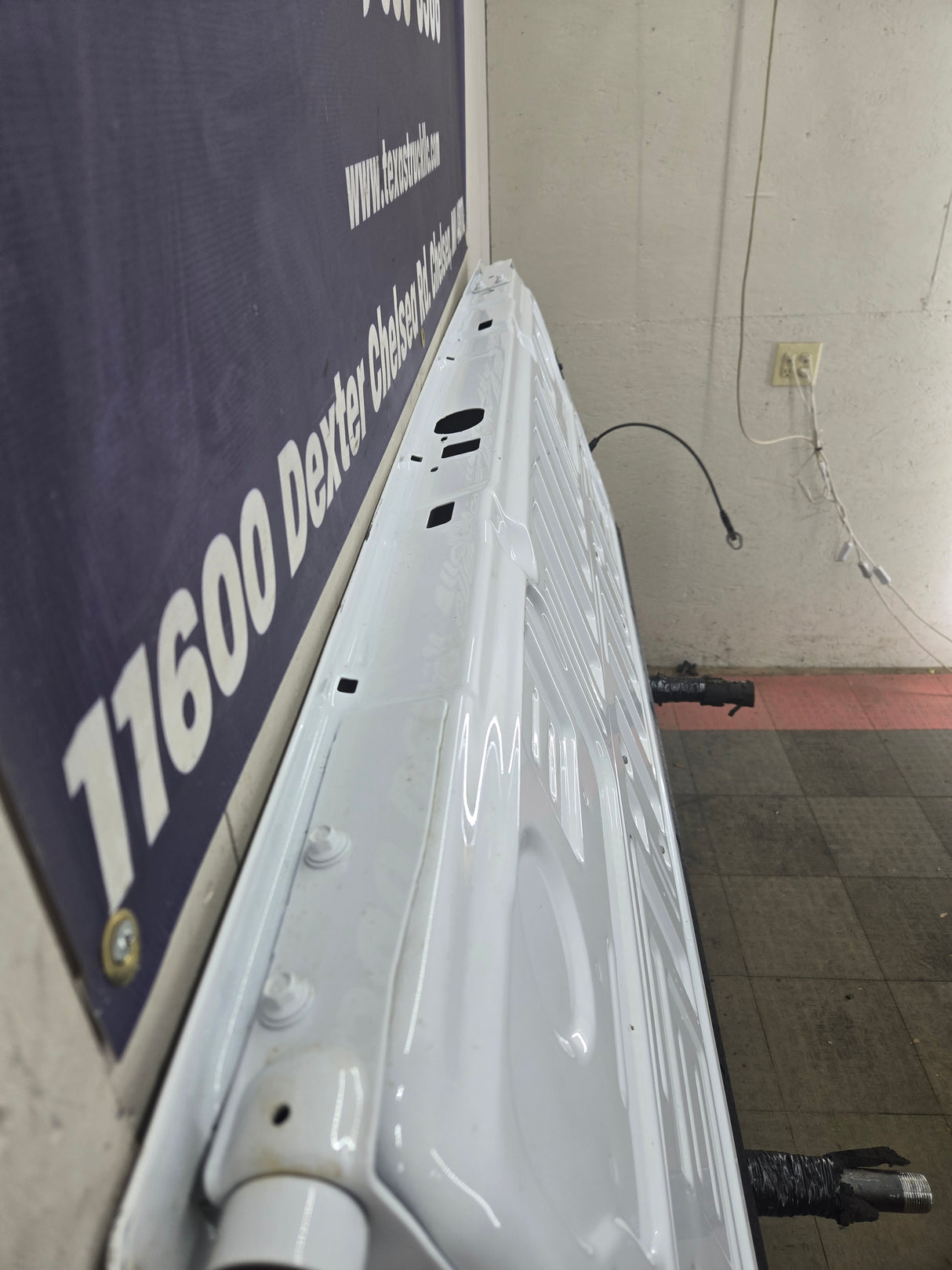 2023-2025 Ford Super Duty F250 F350 F450 F550 Tailgate - Oxford White NEW TAKE OFF