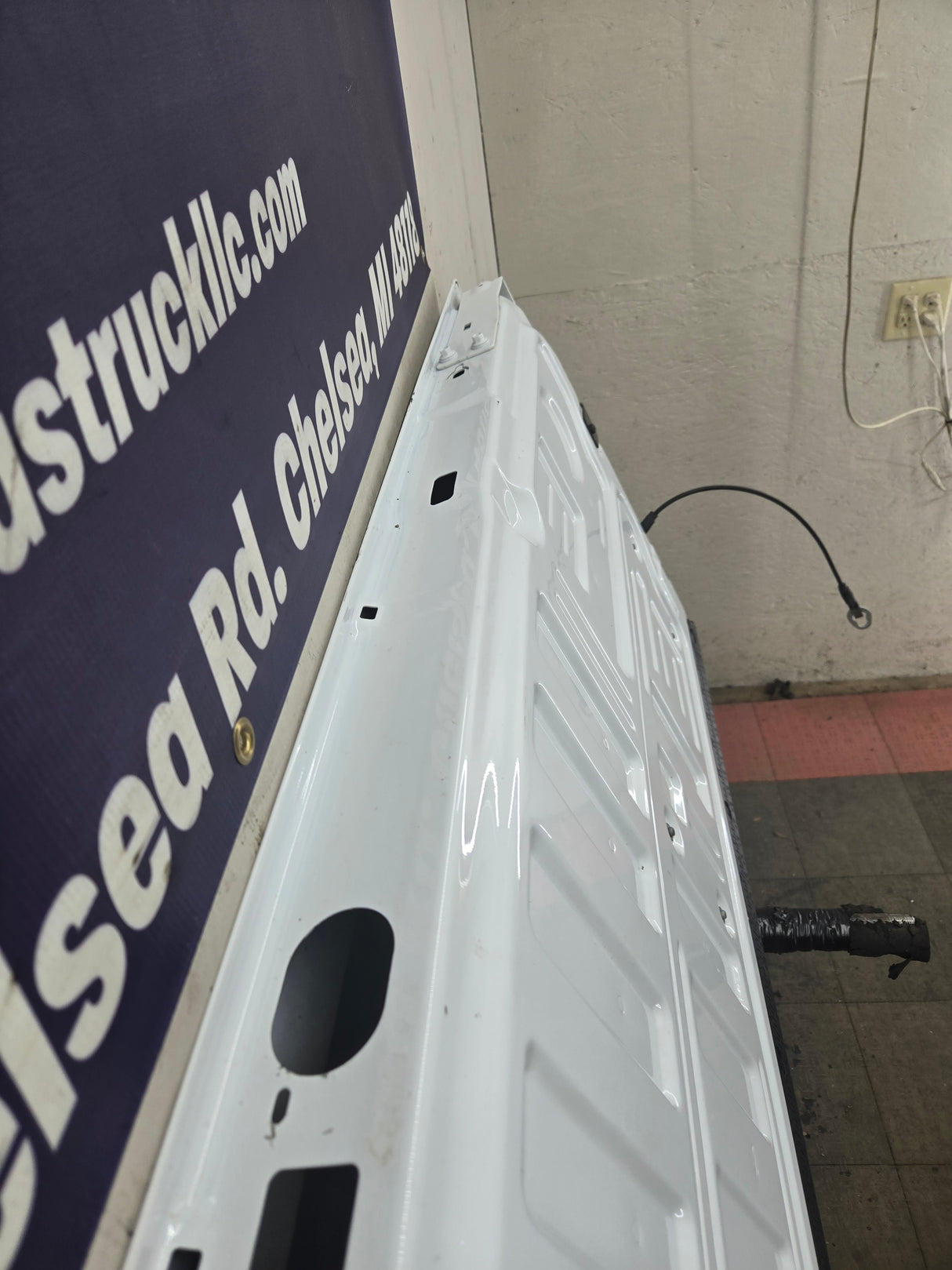 2023-2025 Ford Super Duty F250 F350 F450 F550 Tailgate - Oxford White NEW TAKE OFF