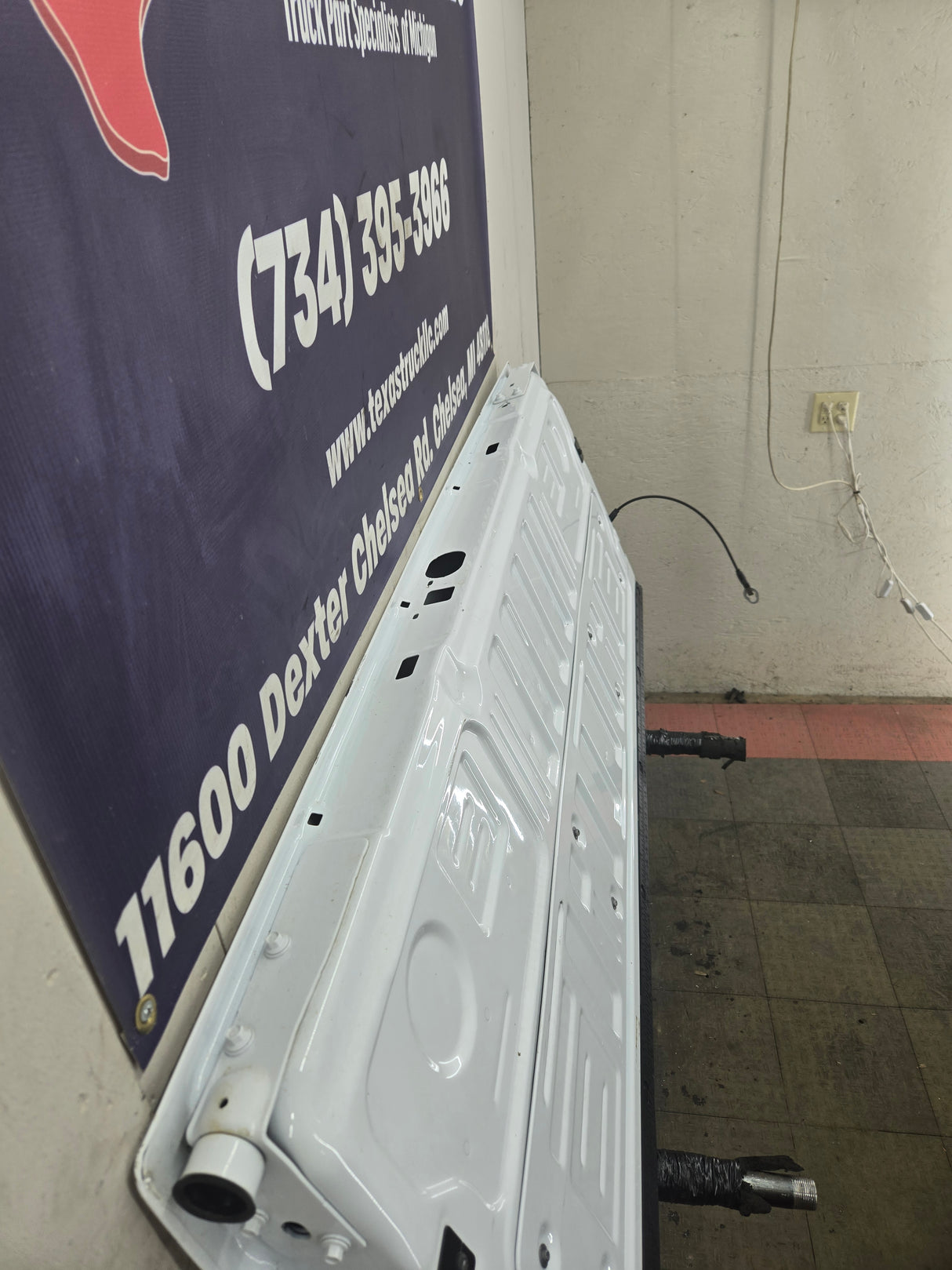 2023-2025 Ford Super Duty F250 F350 F450 F550 Tailgate - Oxford White NEW TAKE OFF