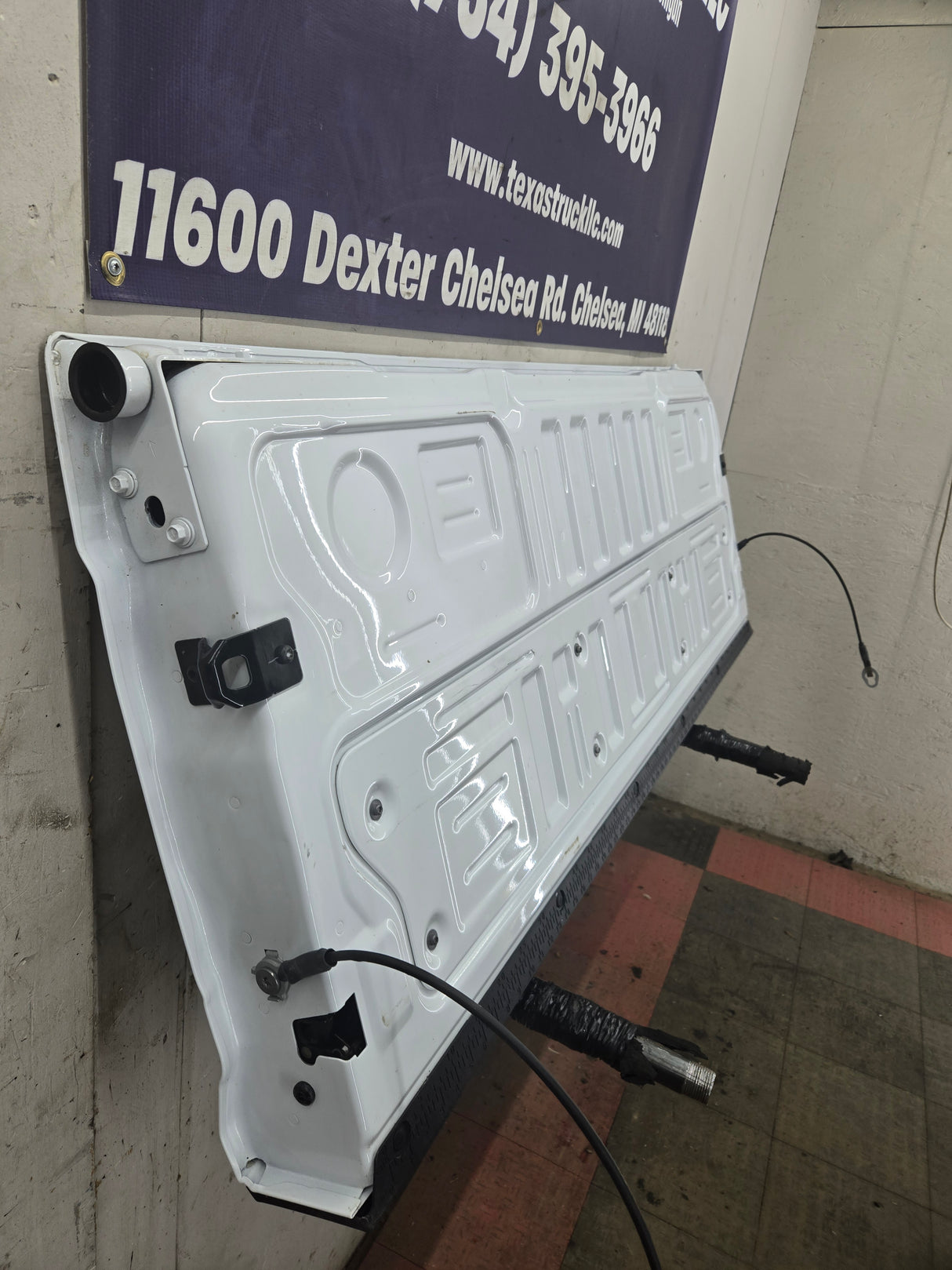 2023-2025 Ford Super Duty F250 F350 F450 F550 Tailgate - Oxford White NEW TAKE OFF