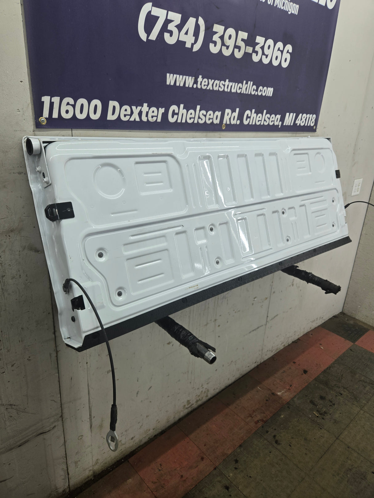 2023-2025 Ford Super Duty F250 F350 F450 F550 Tailgate - Oxford White NEW TAKE OFF