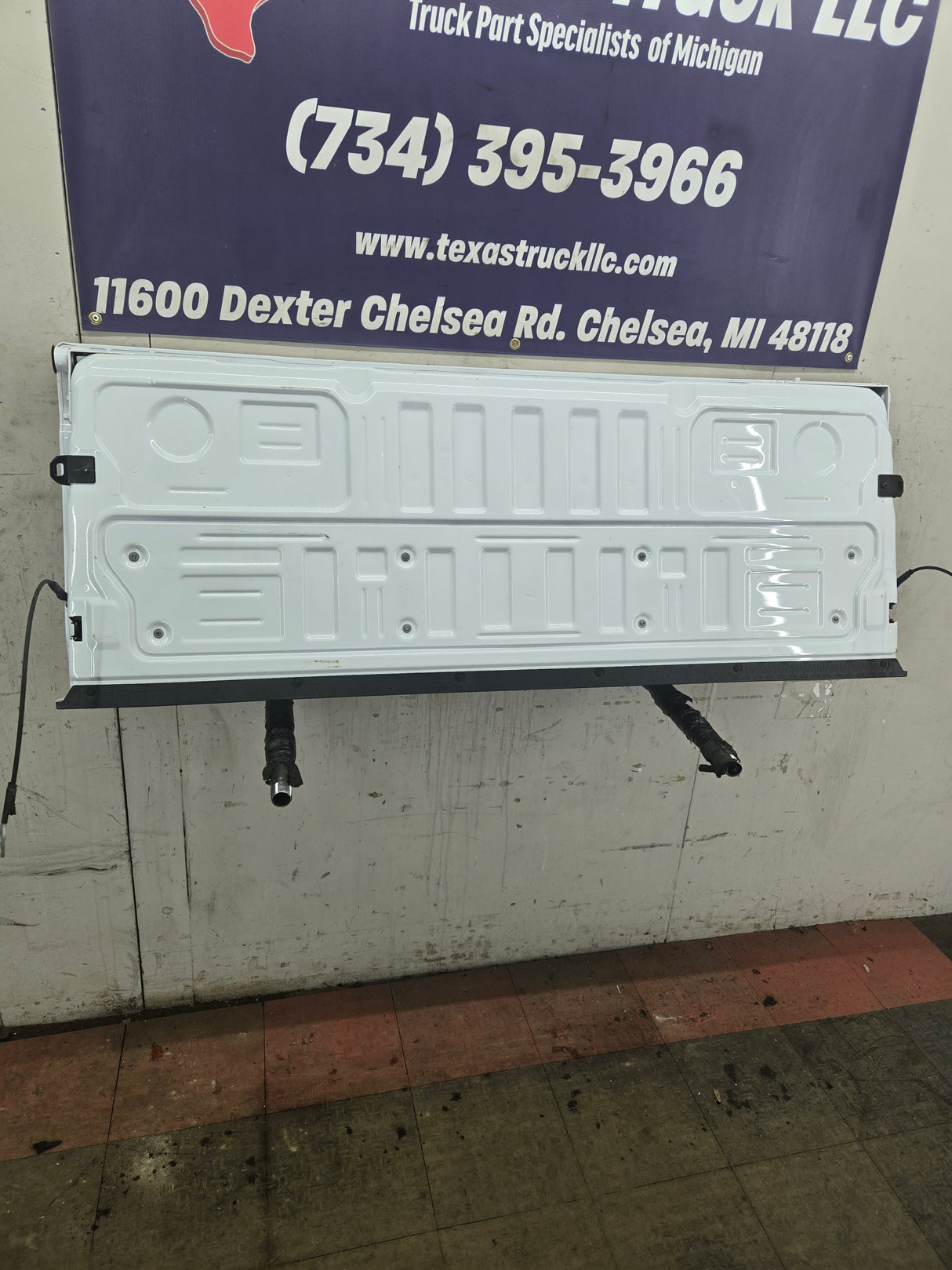 2023-2025 Ford Super Duty F250 F350 F450 F550 Tailgate - Oxford White NEW TAKE OFF