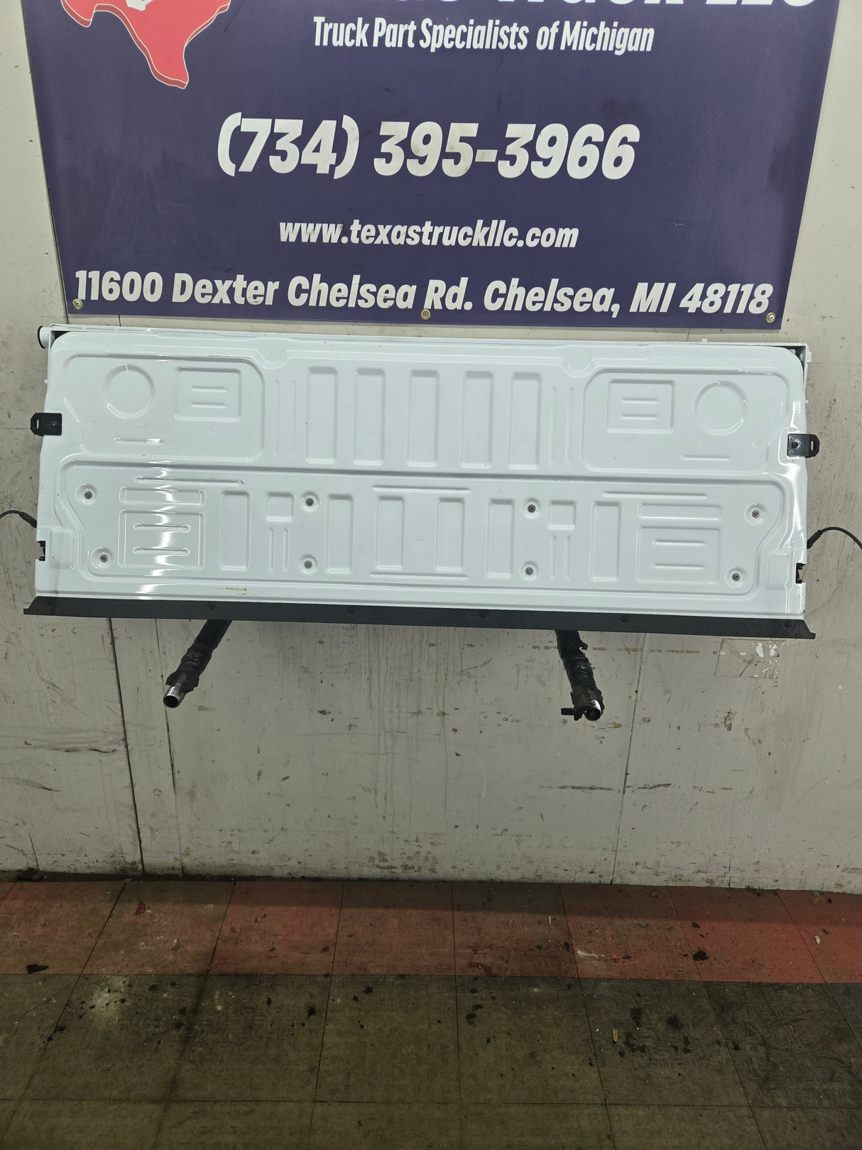 2023-2025 Ford Super Duty F250 F350 F450 F550 Tailgate - Oxford White NEW TAKE OFF