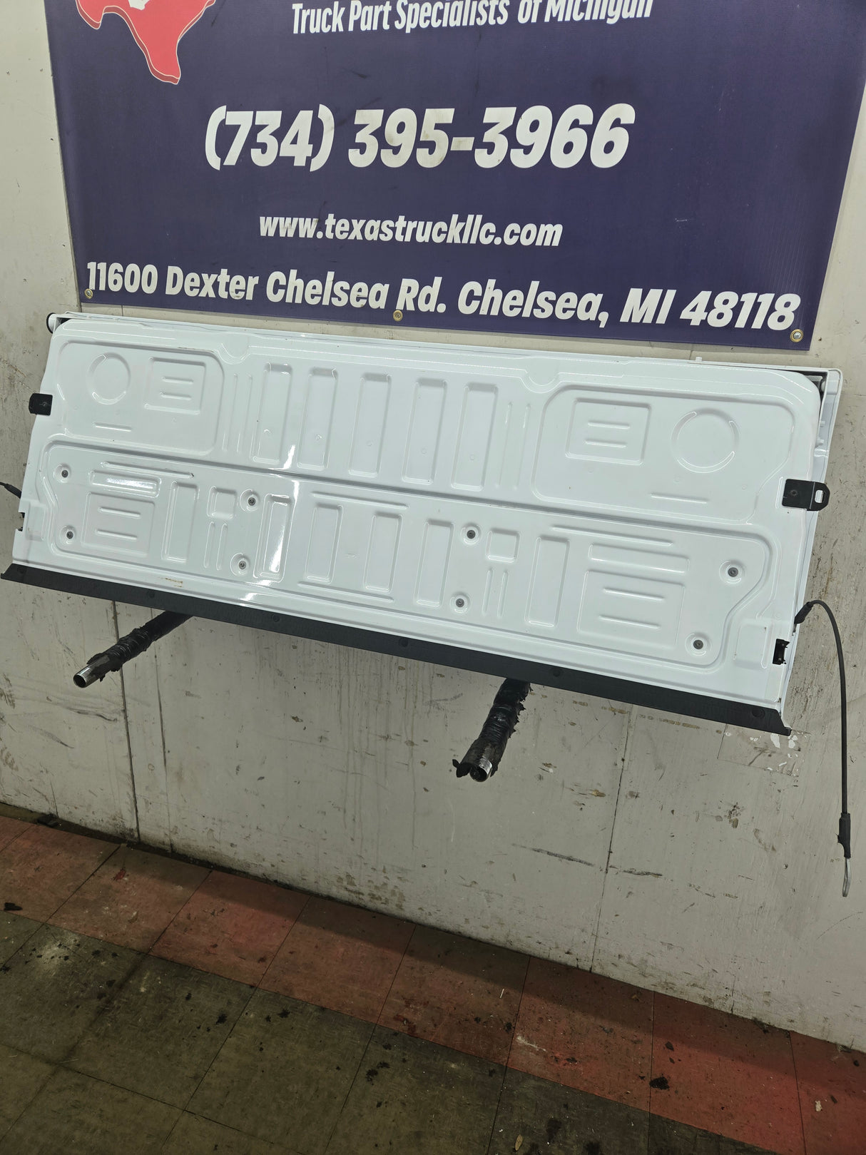 2023-2025 Ford Super Duty F250 F350 F450 F550 Tailgate - Oxford White NEW TAKE OFF