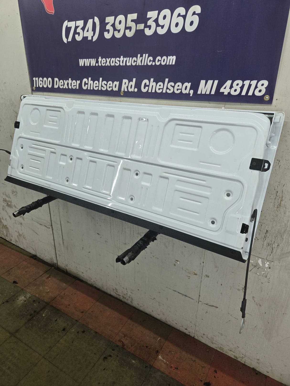 2023-2025 Ford Super Duty F250 F350 F450 F550 Tailgate - Oxford White NEW TAKE OFF