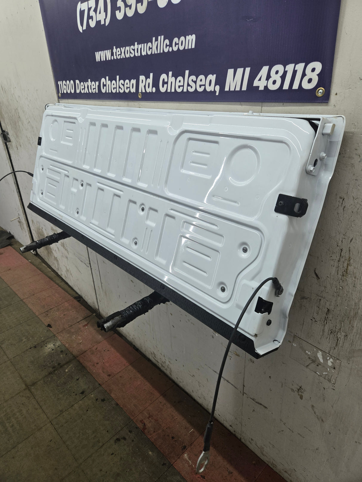 2023-2025 Ford Super Duty F250 F350 F450 F550 Tailgate - Oxford White NEW TAKE OFF