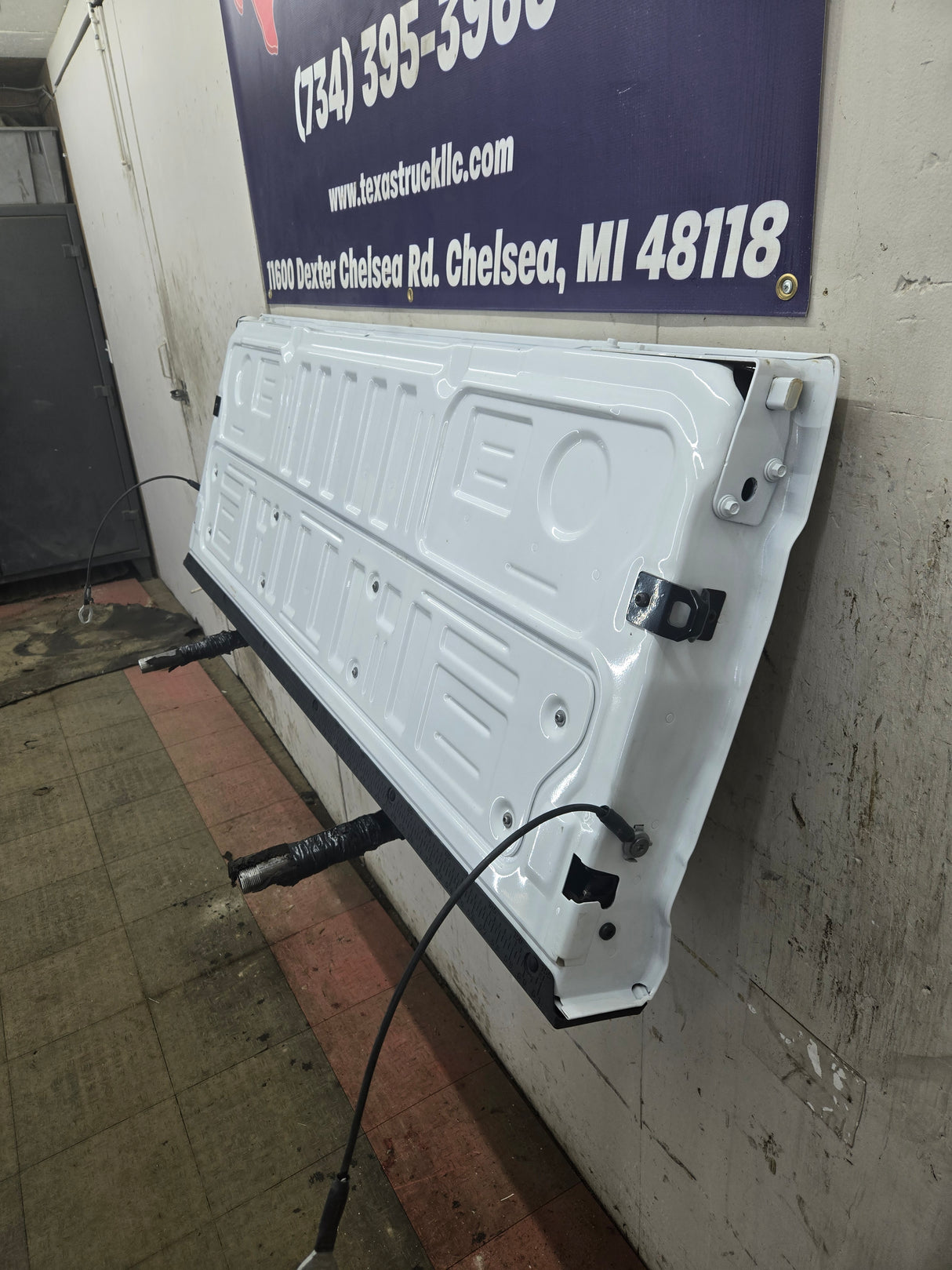 2023-2025 Ford Super Duty F250 F350 F450 F550 Tailgate - Oxford White NEW TAKE OFF