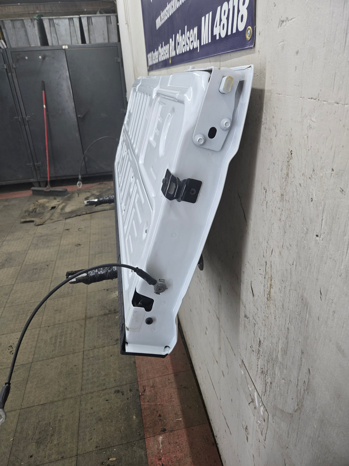 2023-2025 Ford Super Duty F250 F350 F450 F550 Tailgate - Oxford White NEW TAKE OFF