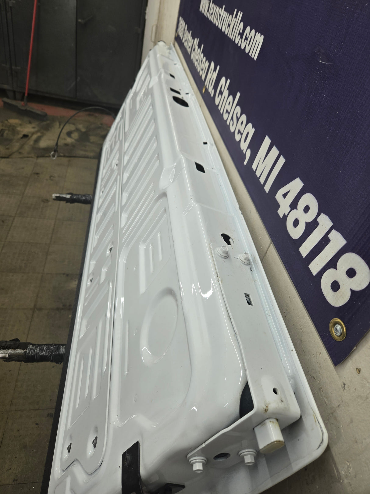 2023-2025 Ford Super Duty F250 F350 F450 F550 Tailgate - Oxford White NEW TAKE OFF