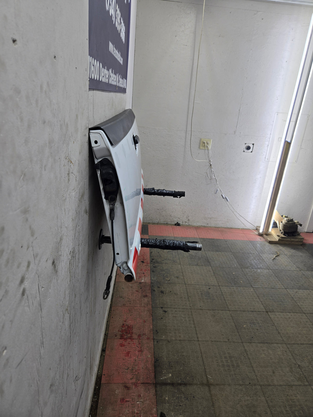 1999-2007 Chevrolet Silverado / GMC Sierra 1500 2500 3500 Tailgate - White