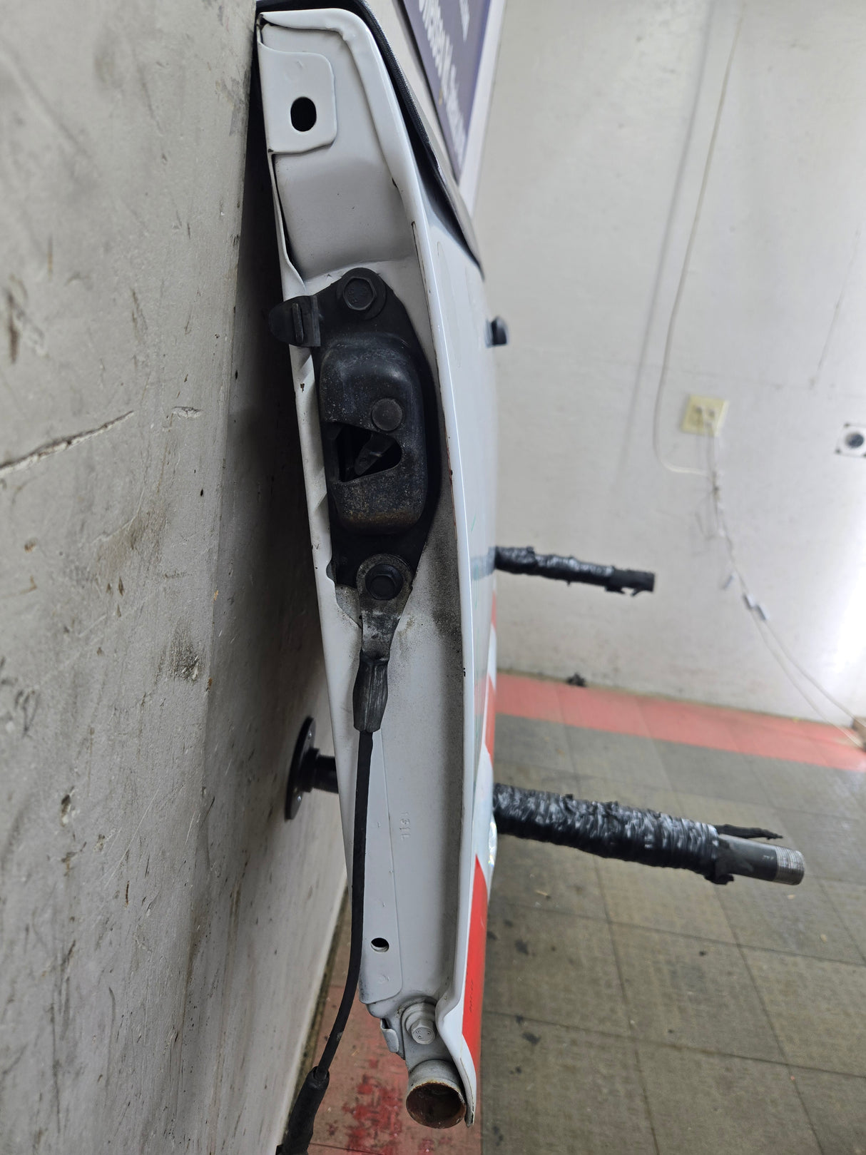 1999-2007 Chevrolet Silverado / GMC Sierra 1500 2500 3500 Tailgate - White