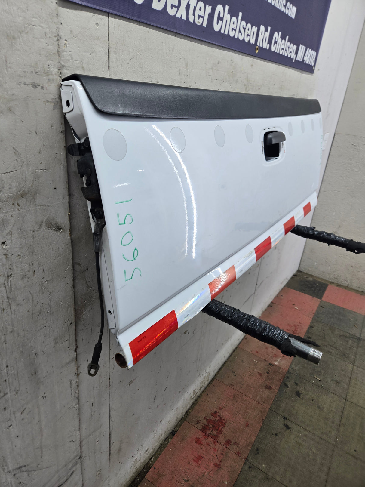 1999-2007 Chevrolet Silverado / GMC Sierra 1500 2500 3500 Tailgate - White