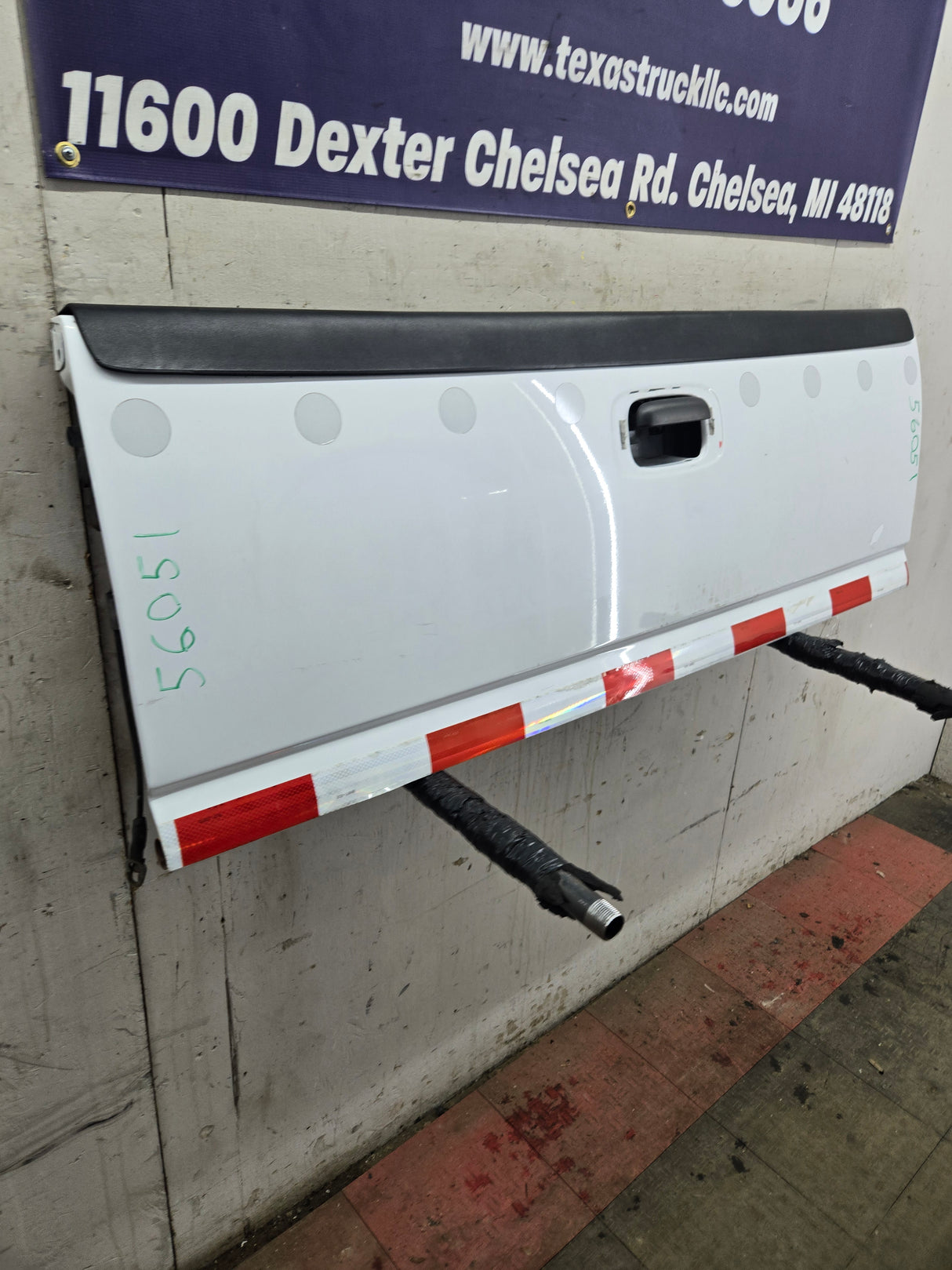 1999-2007 Chevrolet Silverado / GMC Sierra 1500 2500 3500 Tailgate - White